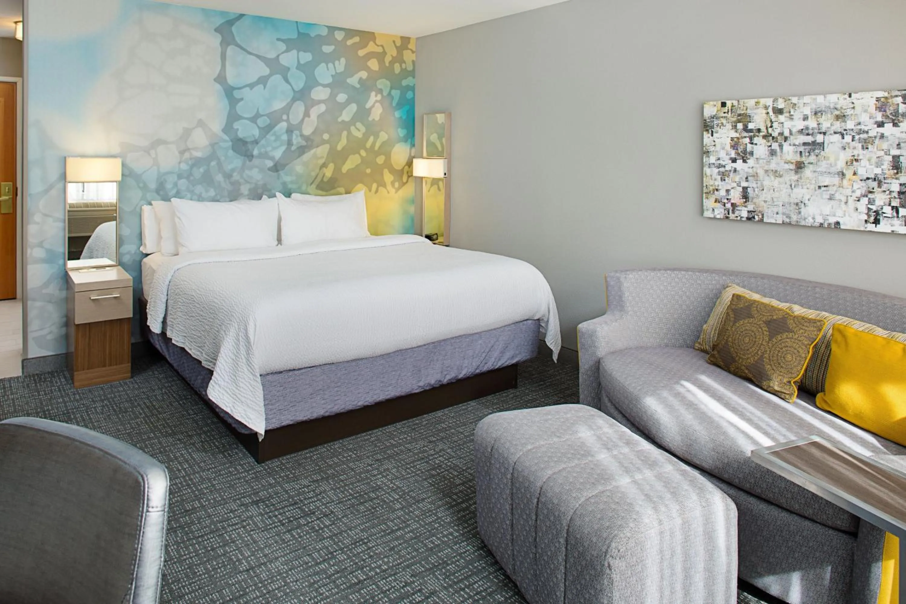 Bedroom, Bed in Courtyard by Marriott Sacramento Midtown