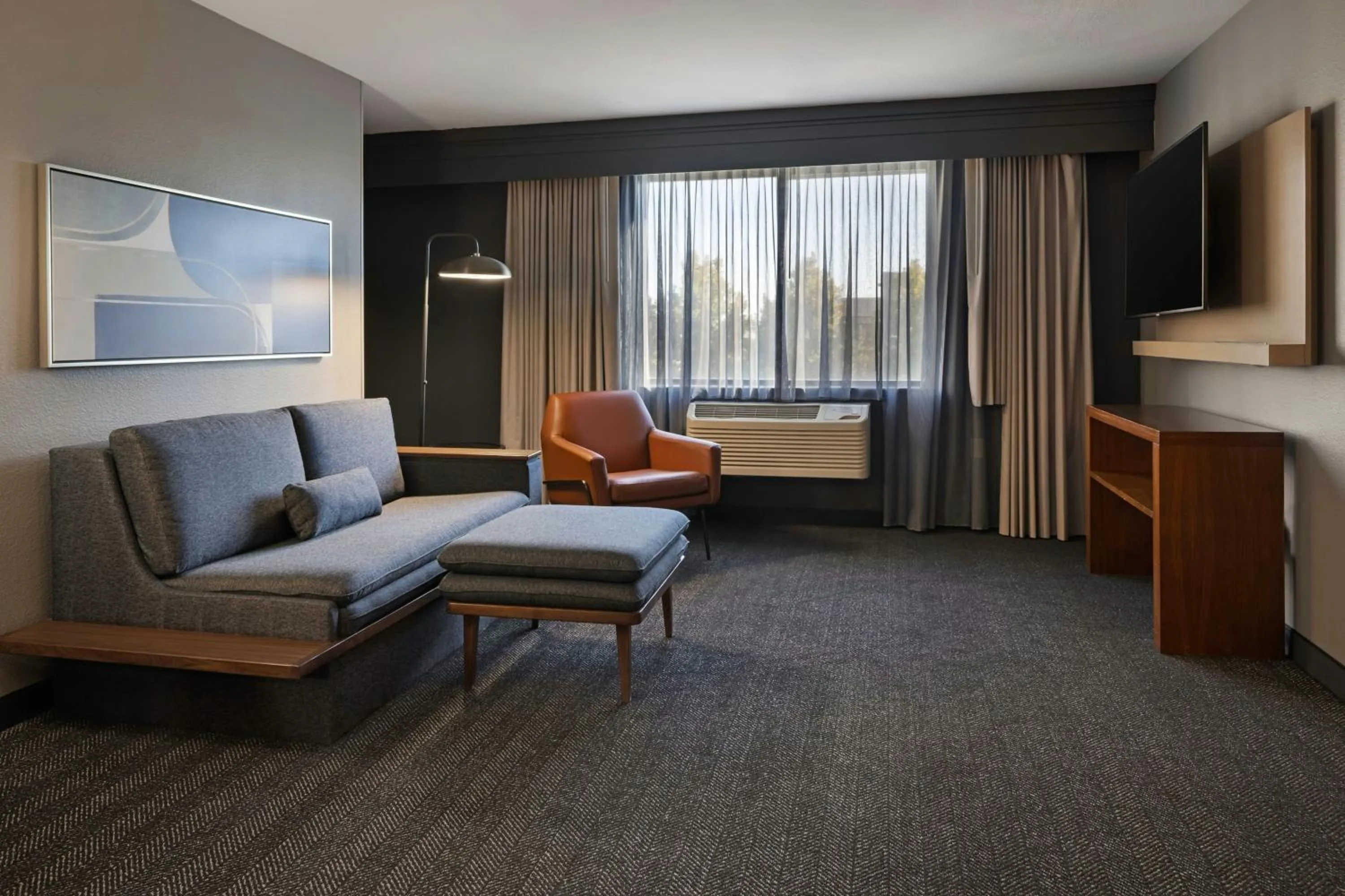 Bedroom in Courtyard by Marriott Sacramento Midtown