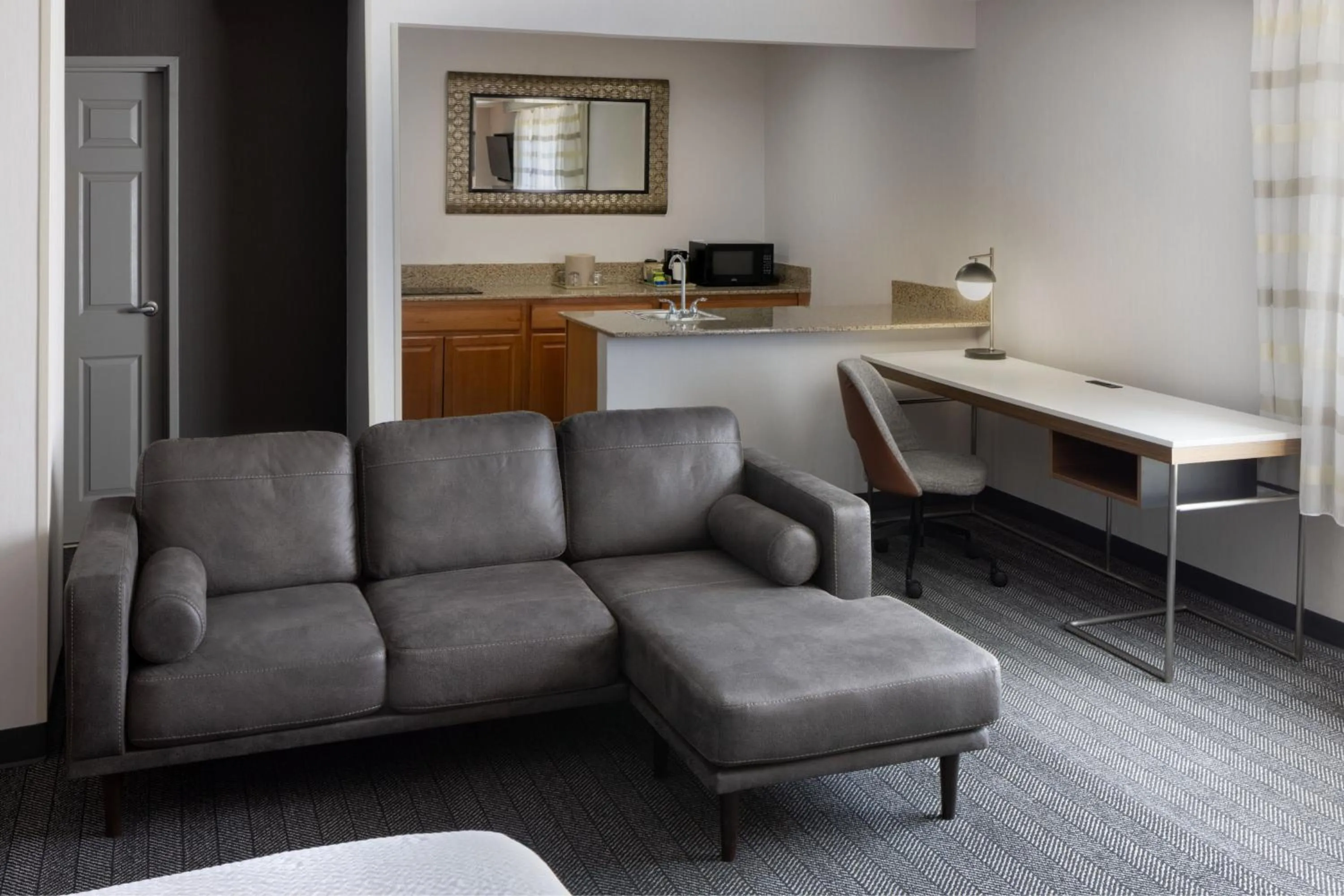 Photo of the whole room in Courtyard Santa Fe