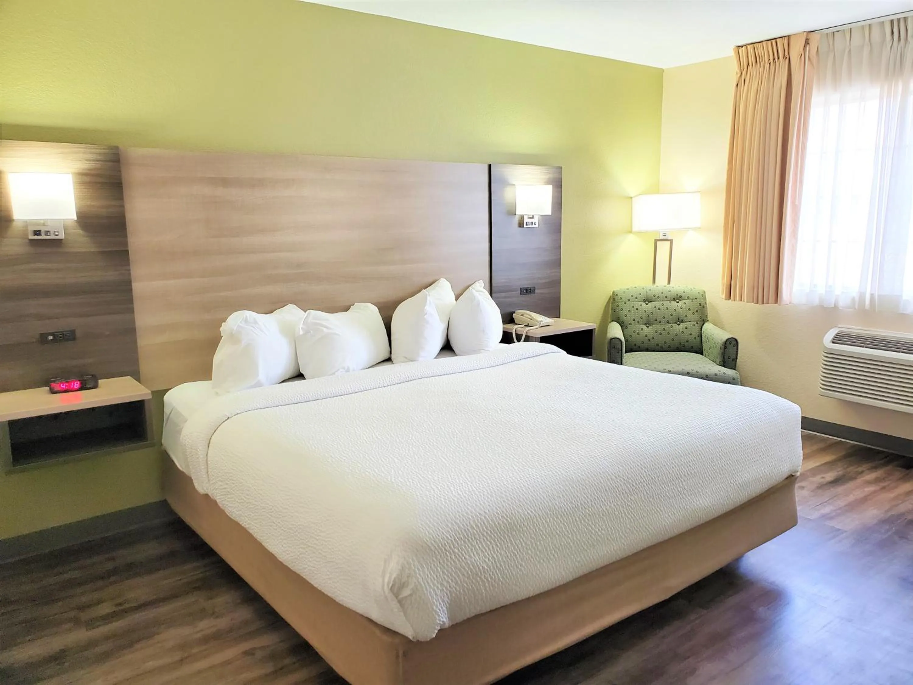 Bedroom, Bed in Baymont by Wyndham Santa Fe