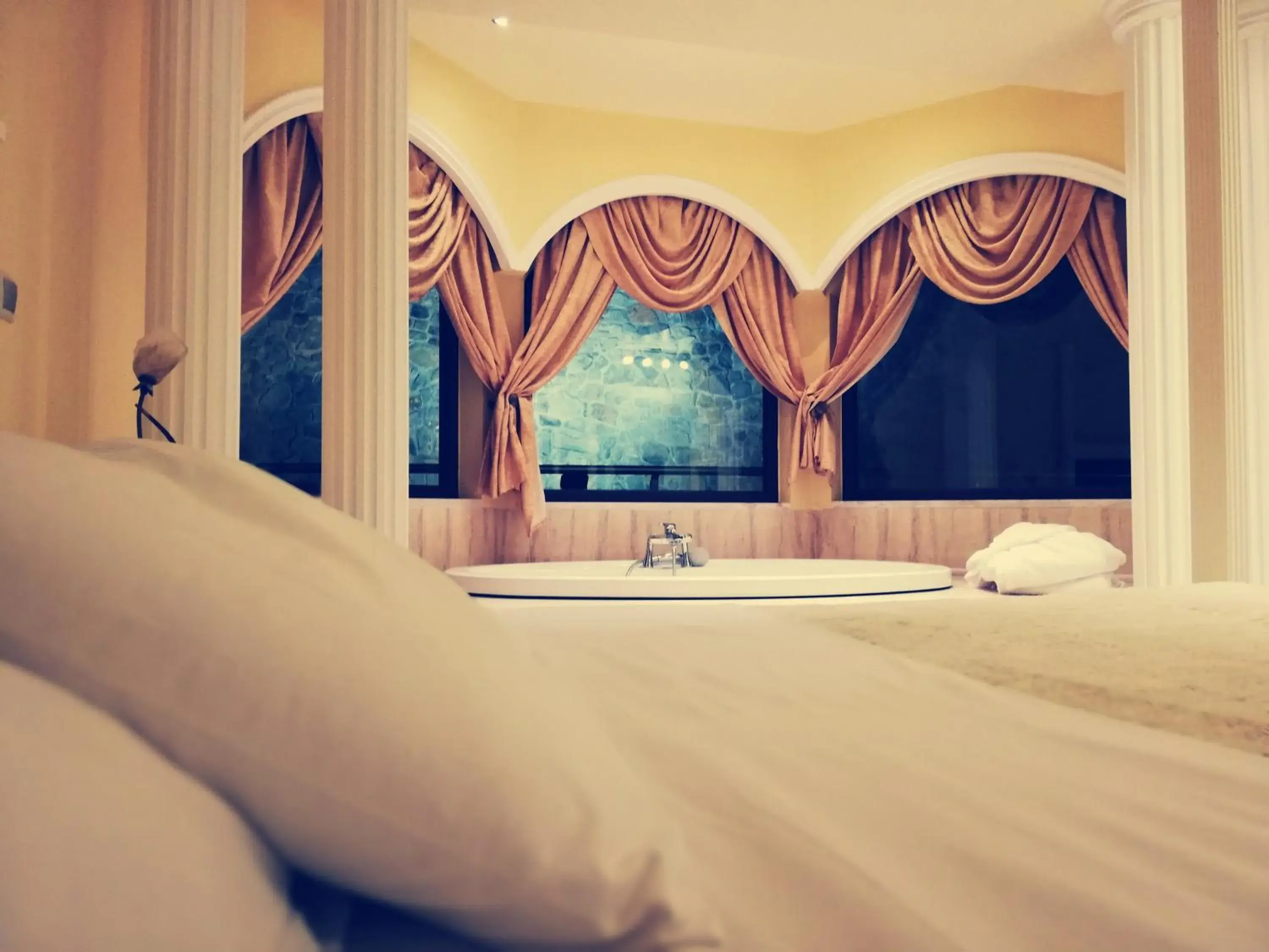 Suite with Spa Bath in Nymfes Hotel Suite with Spa Bath in Nymfes Hotel