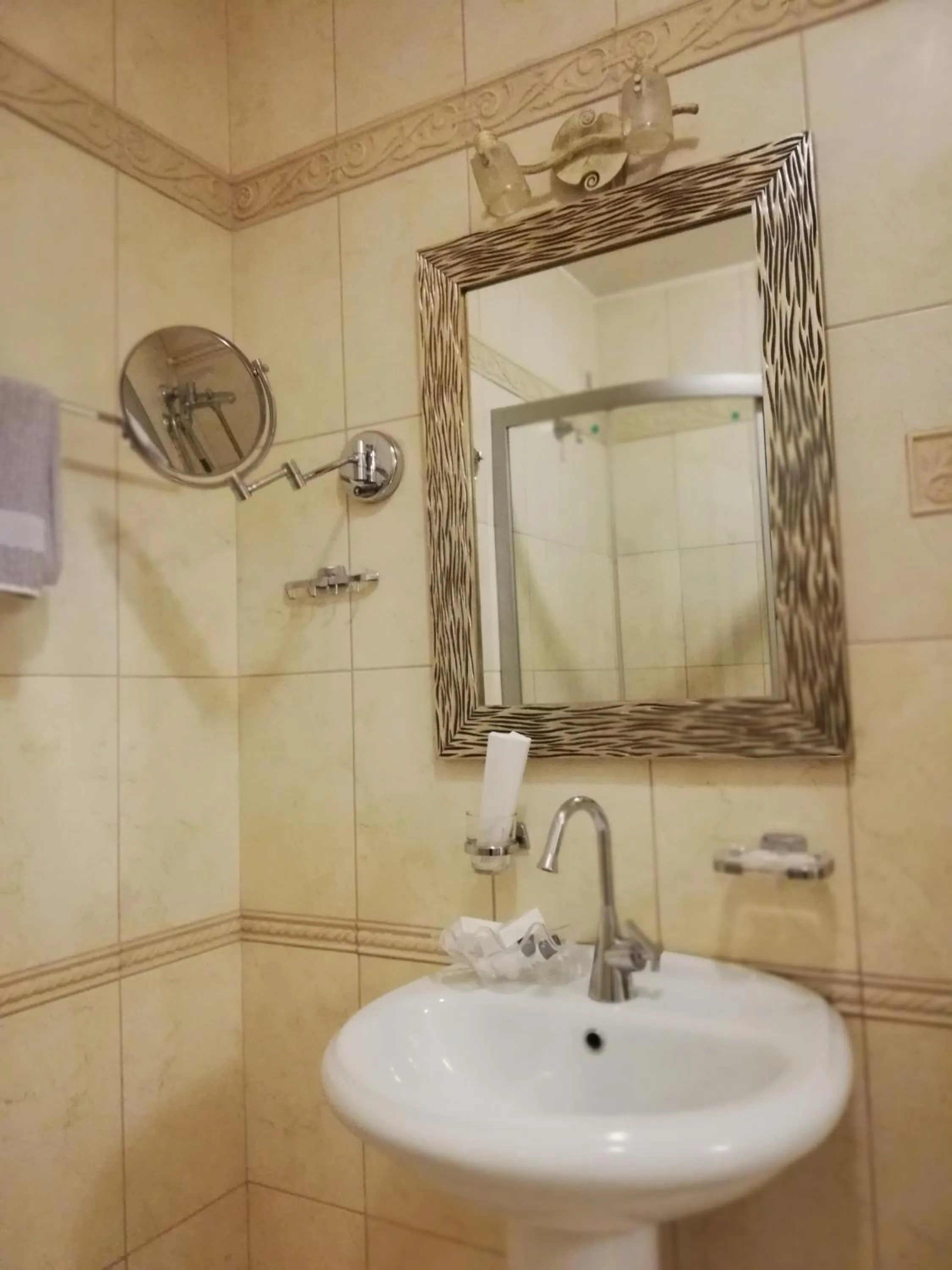 Bathroom in Nymfes Hotel