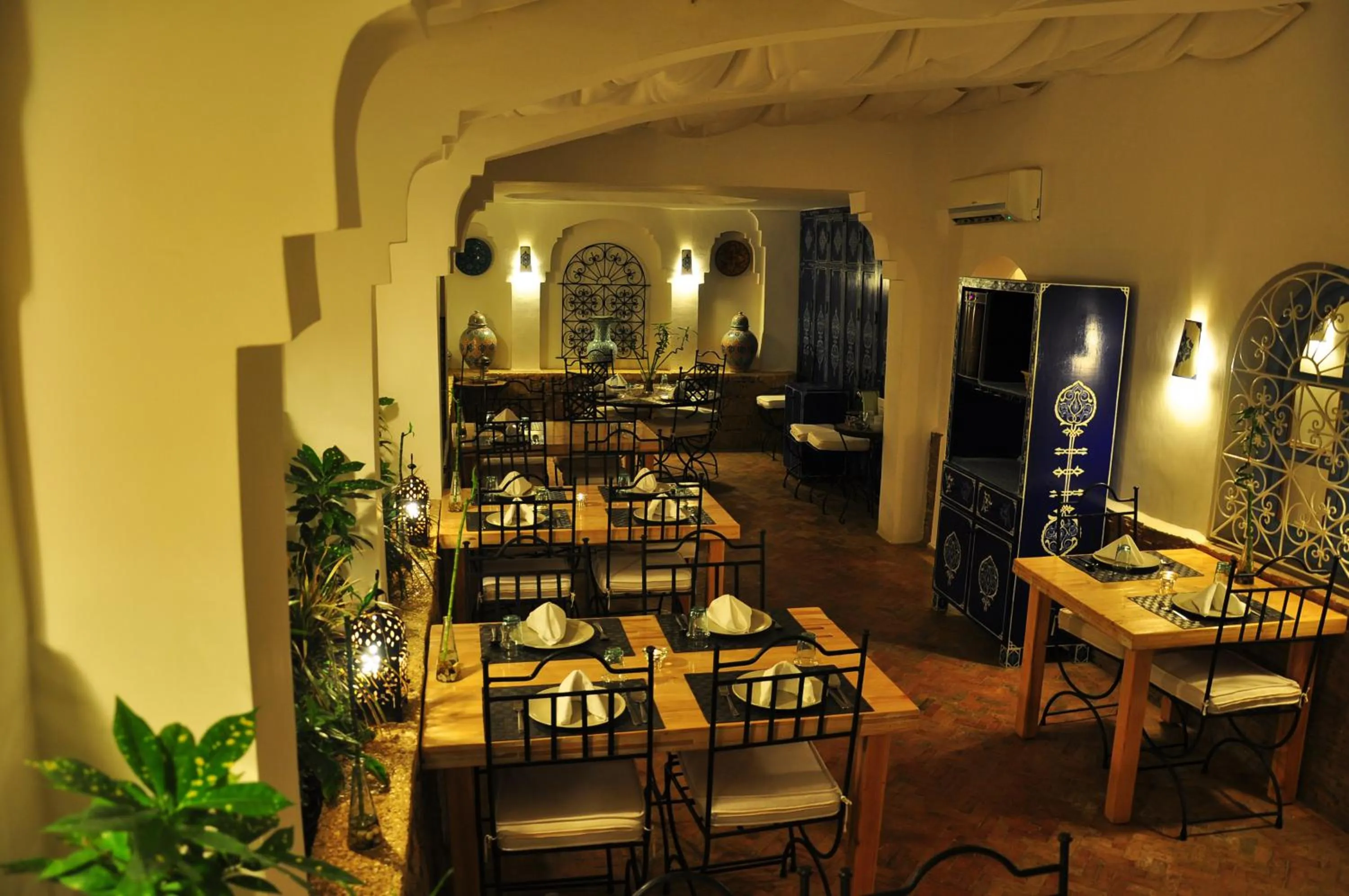 Restaurant/places to eat in Hotel Al Alba Hammam & Restaurant