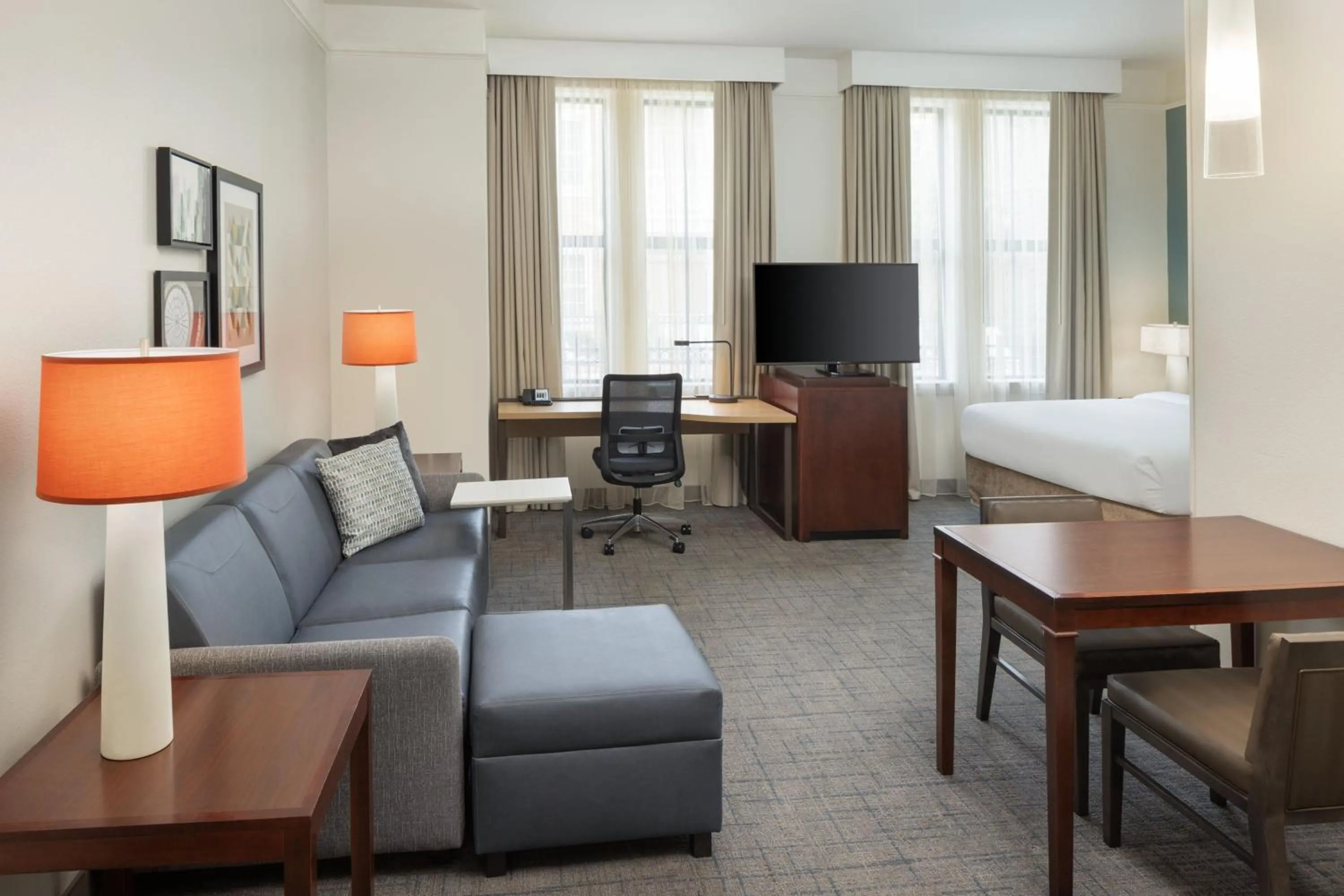 Living room, Bed in Residence Inn Savannah Downtown Historic District