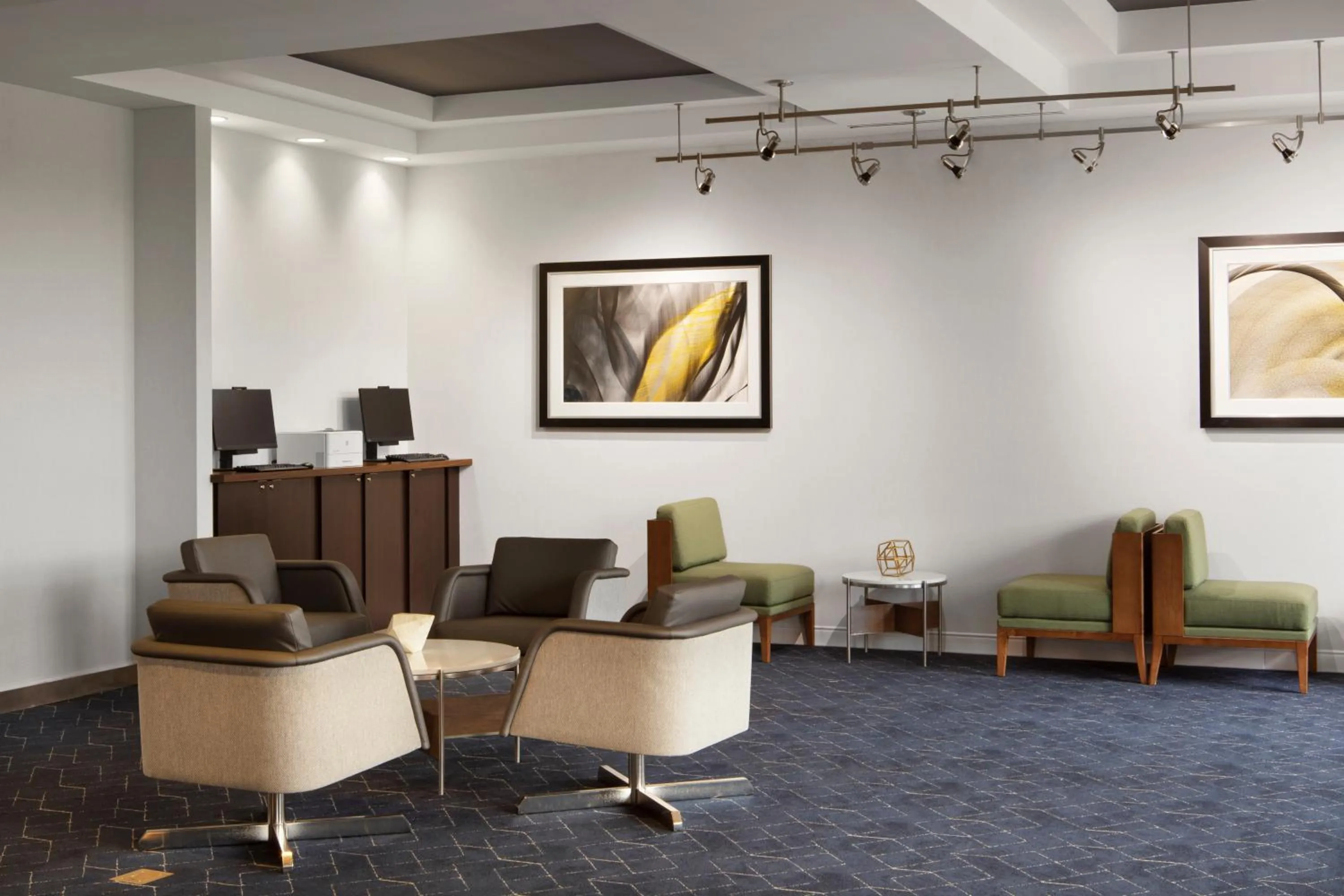 Business facilities in Courtyard Louisville Airport