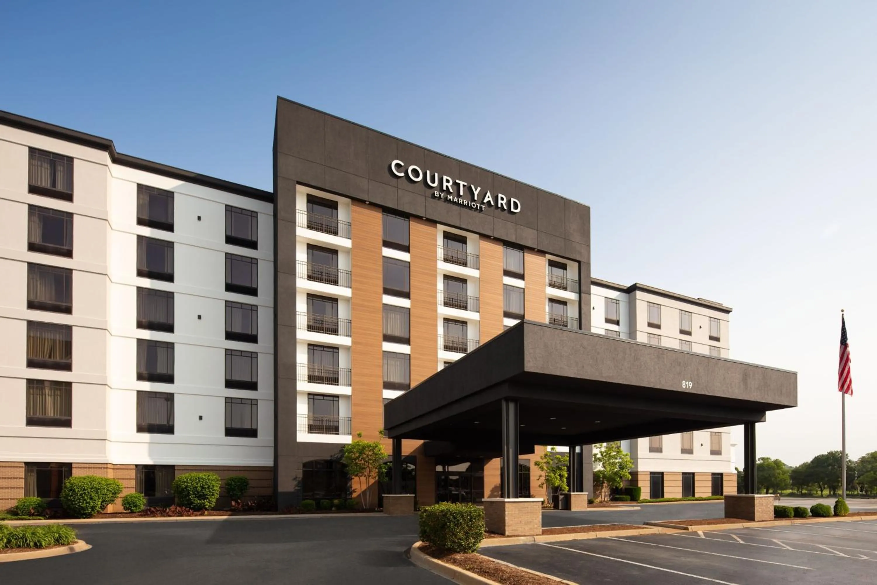Property building in Courtyard Louisville Airport