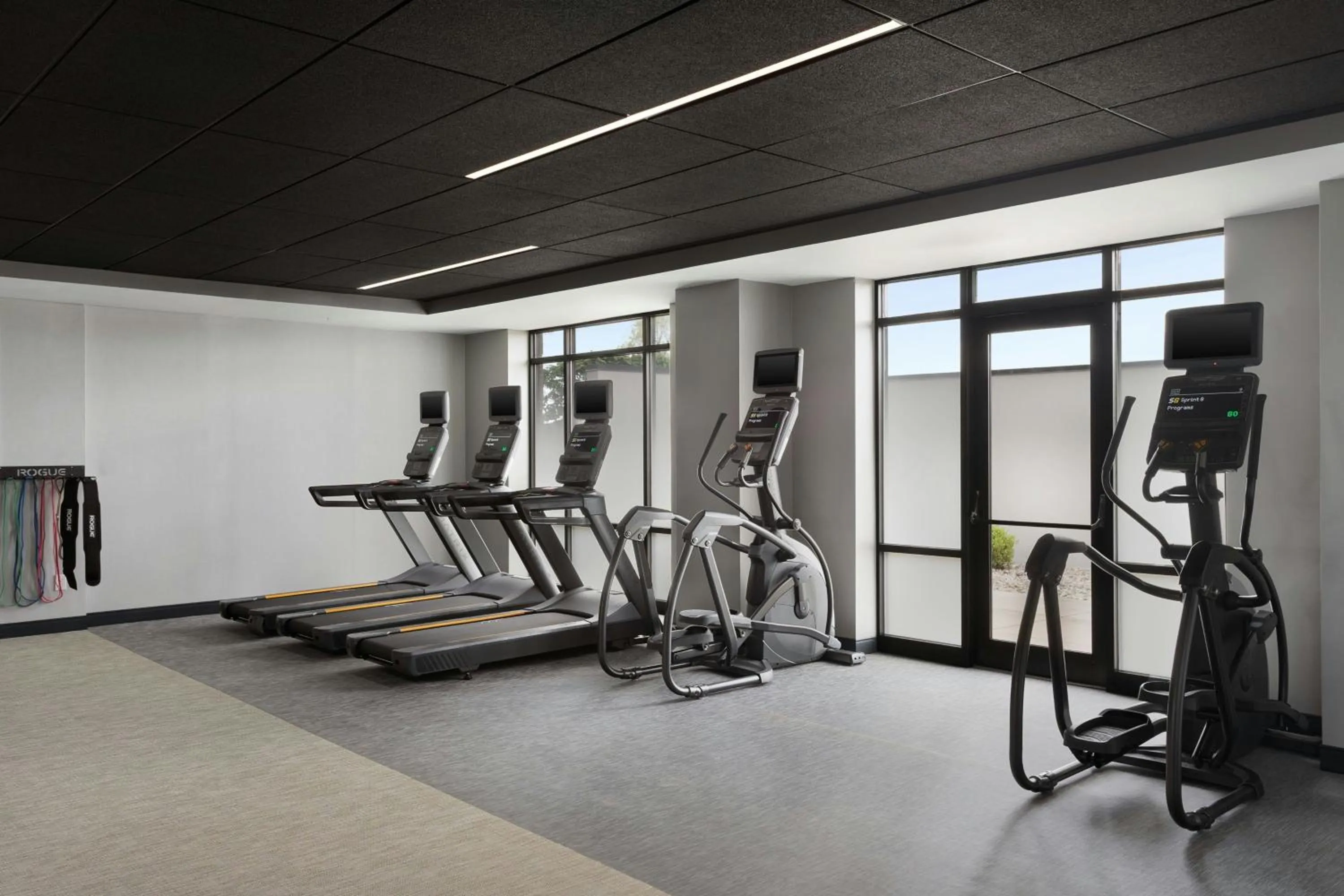Fitness centre/facilities in Courtyard Louisville Airport