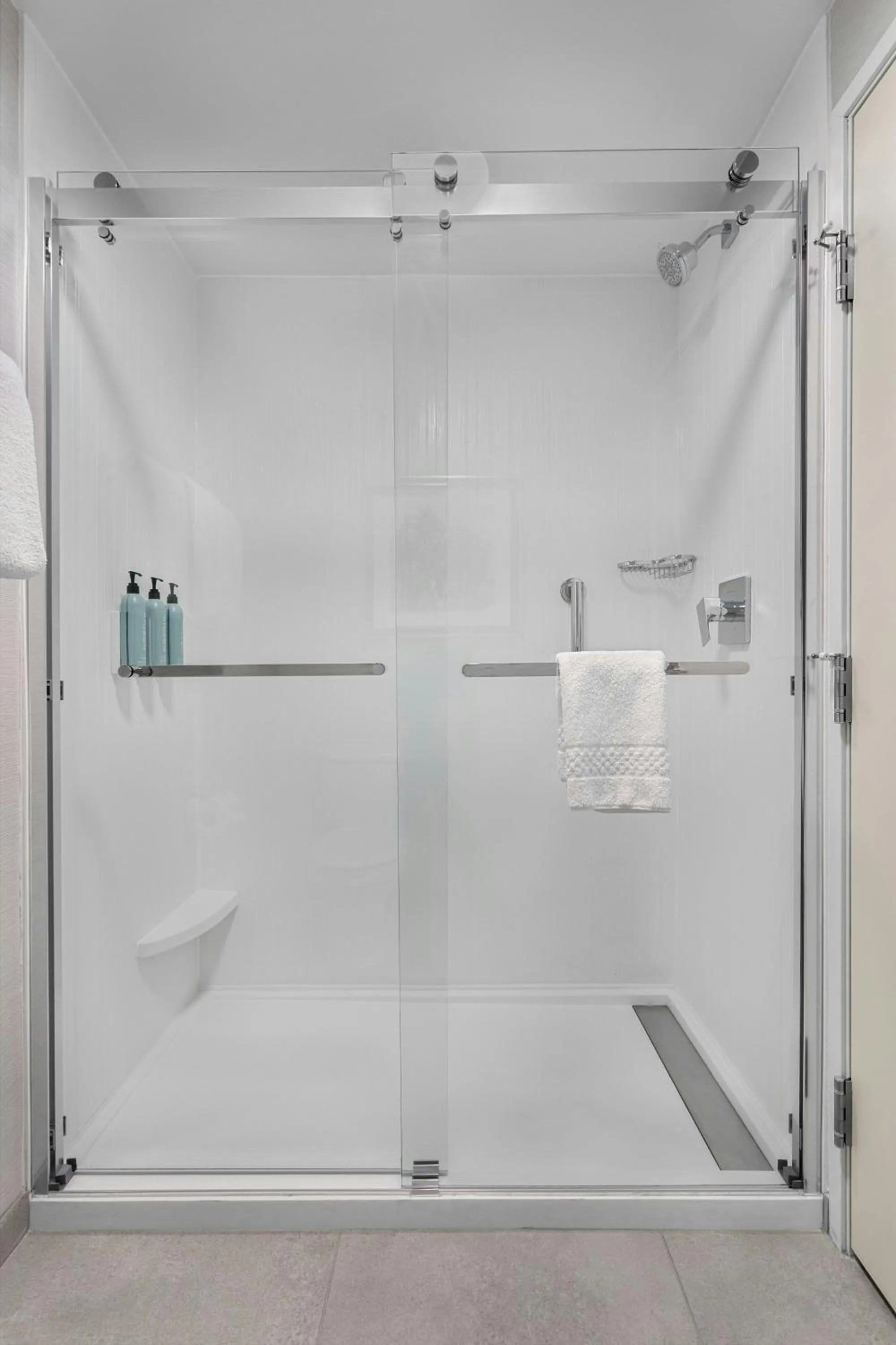 Bathroom in Courtyard Louisville Airport