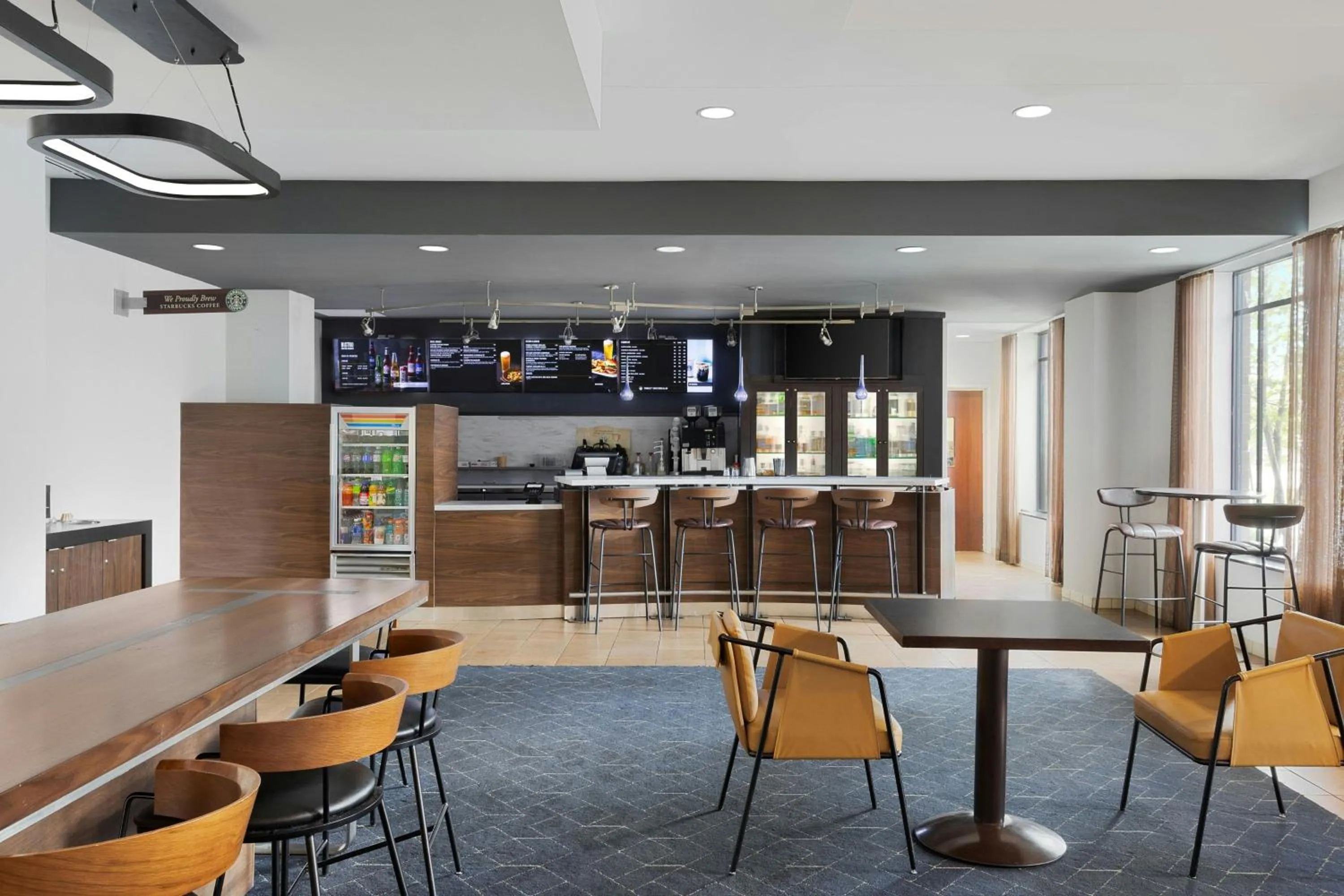 Lounge or bar in Courtyard Louisville Airport