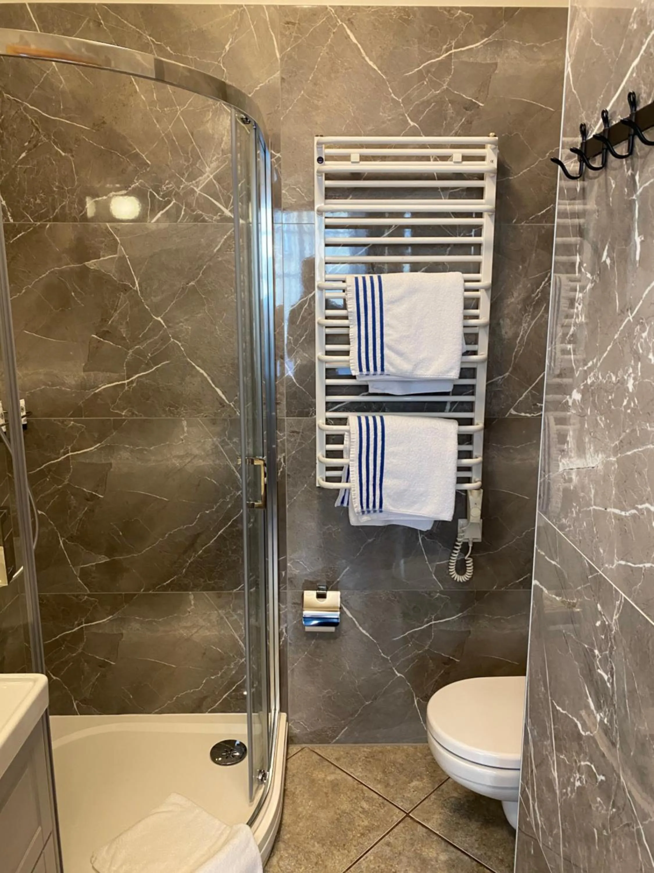 Shower in Bernardinu B&B House