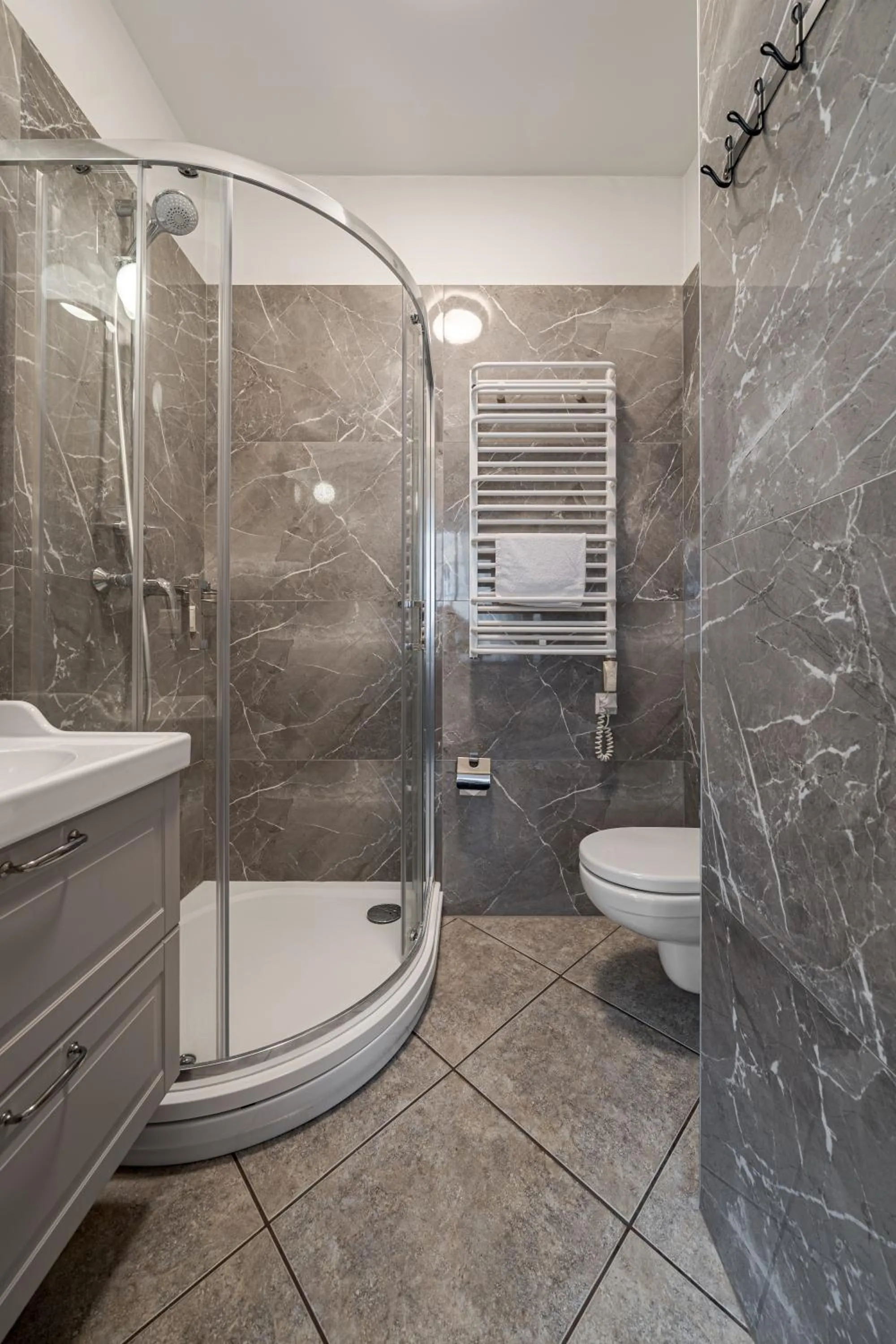 Shower in Bernardinu B&B House