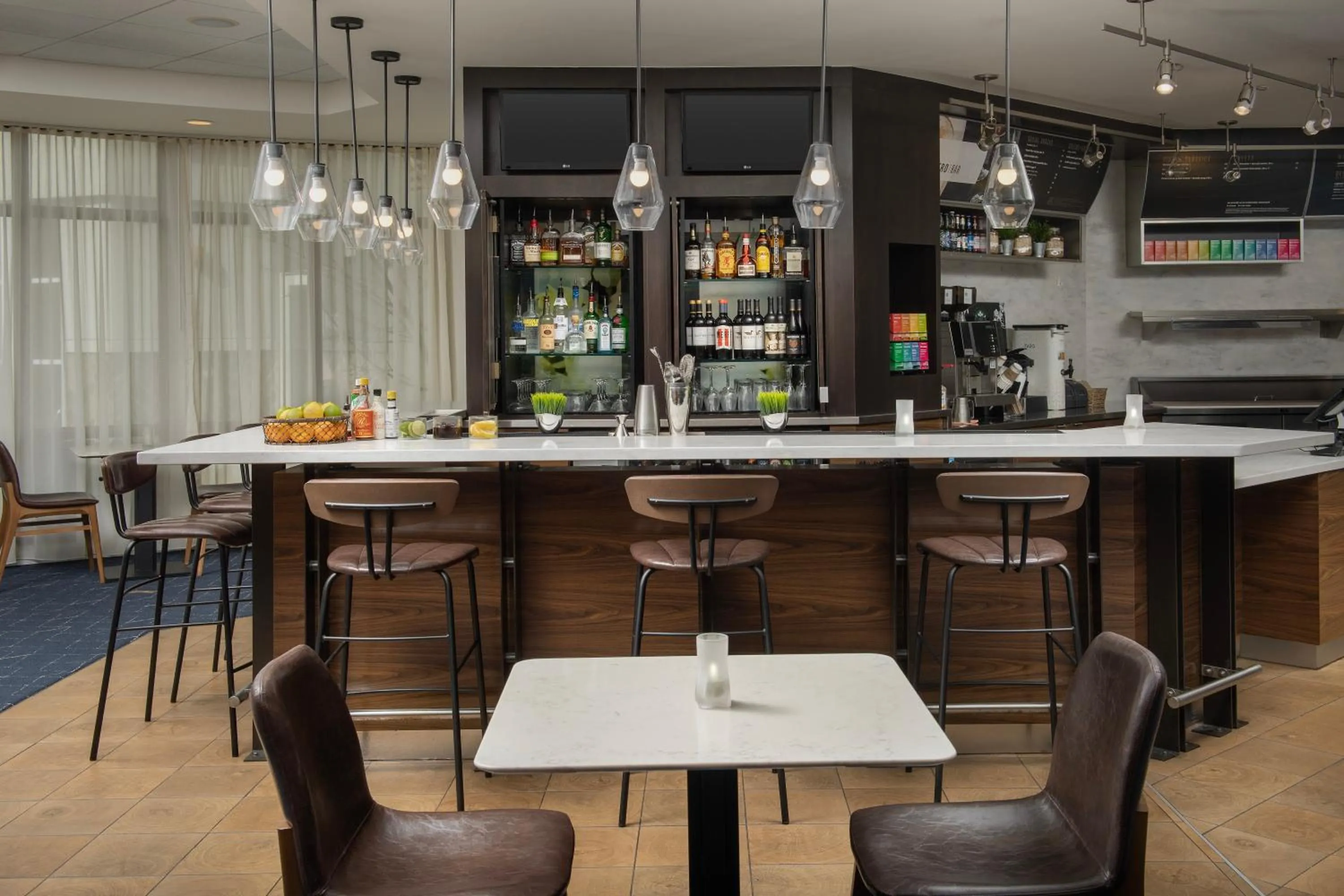 Lounge or bar in Courtyard by Marriott Seattle Kirkland