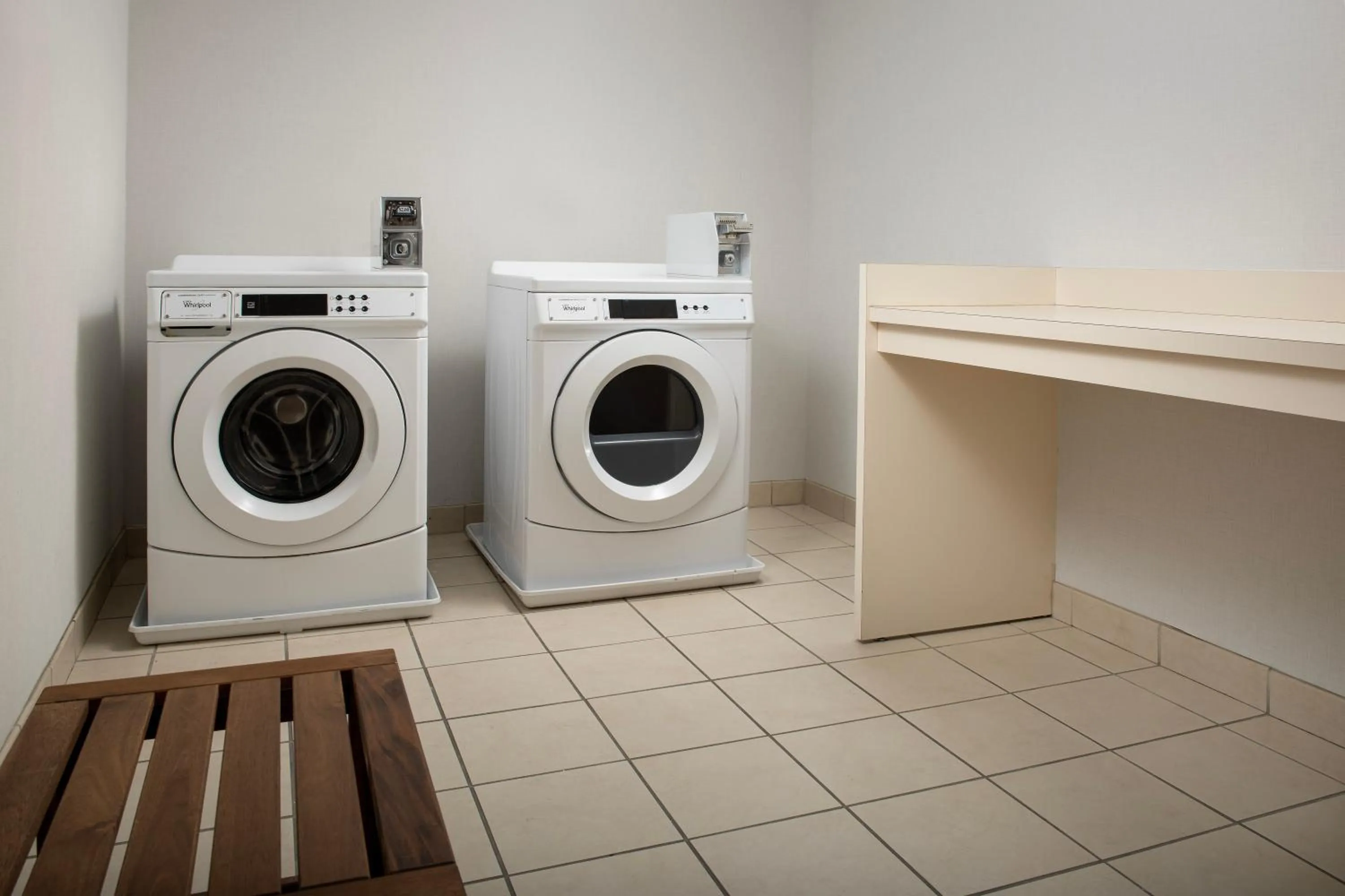 laundry in Courtyard by Marriott Seattle Kirkland