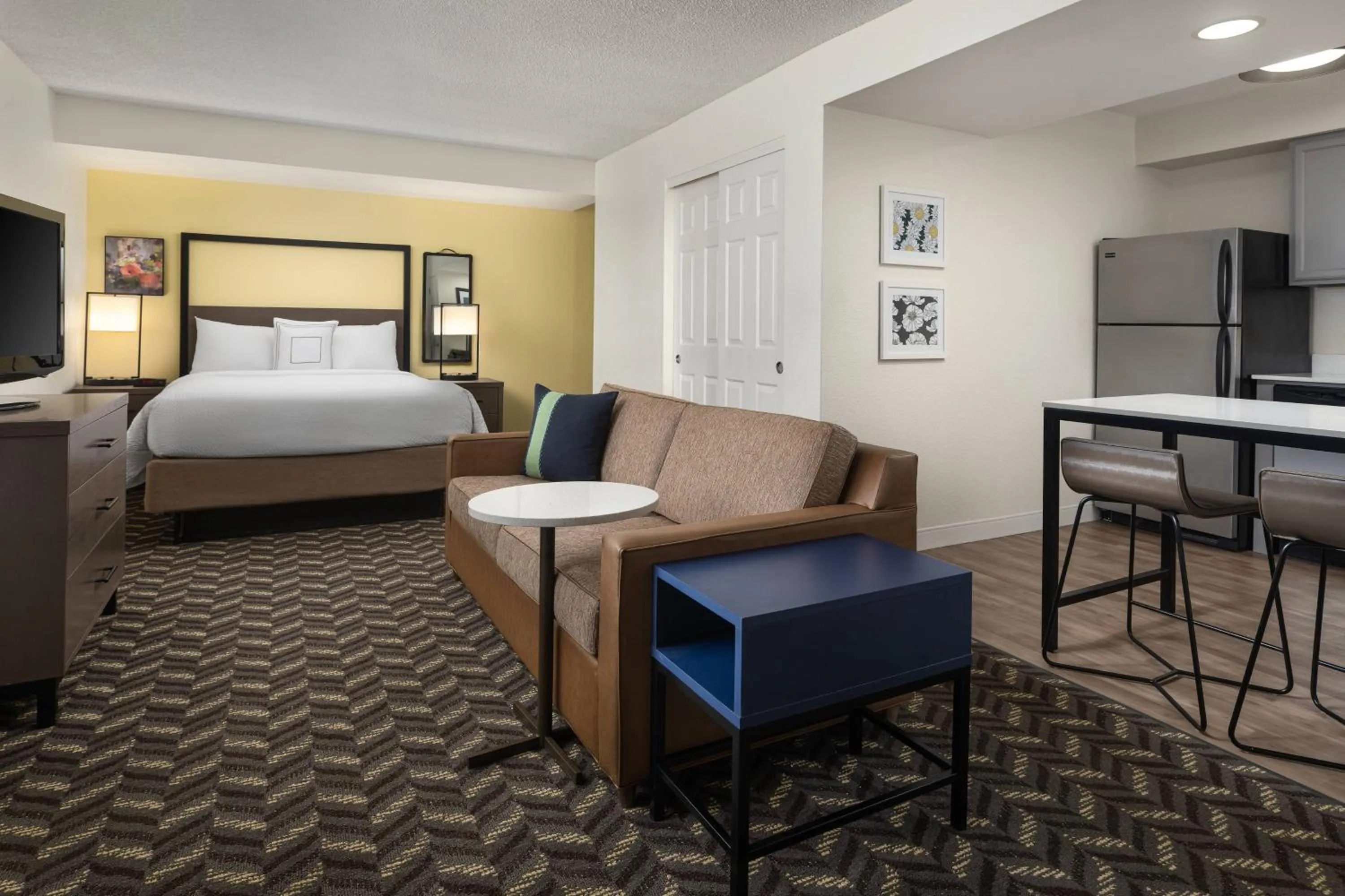 Photo of the whole room, Bed in Residence Inn by Marriott San Francisco Airport San Mateo