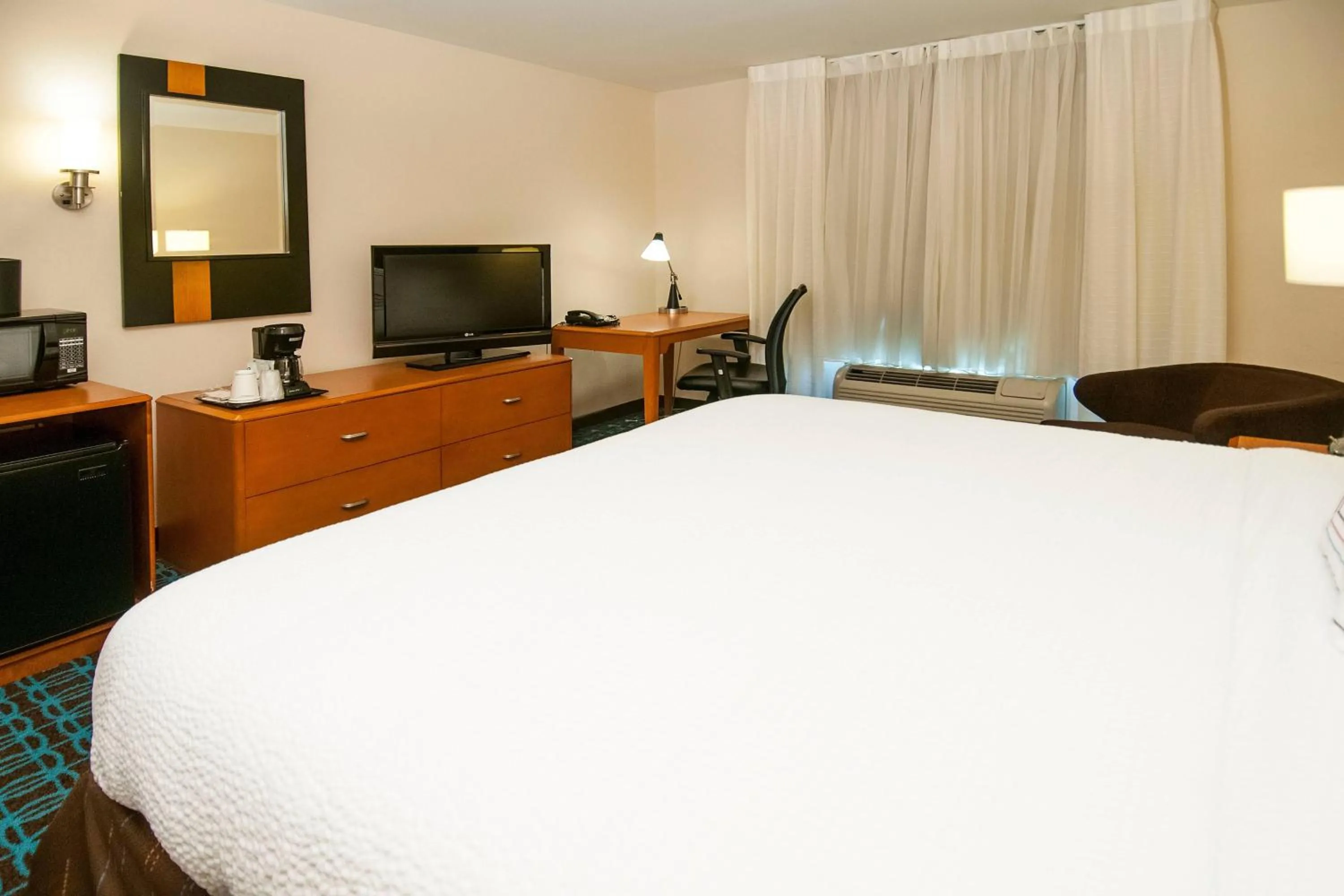 Photo of the whole room, Bed in Fairfield Inn & Suites by Marriott San Antonio North/Stone Oak