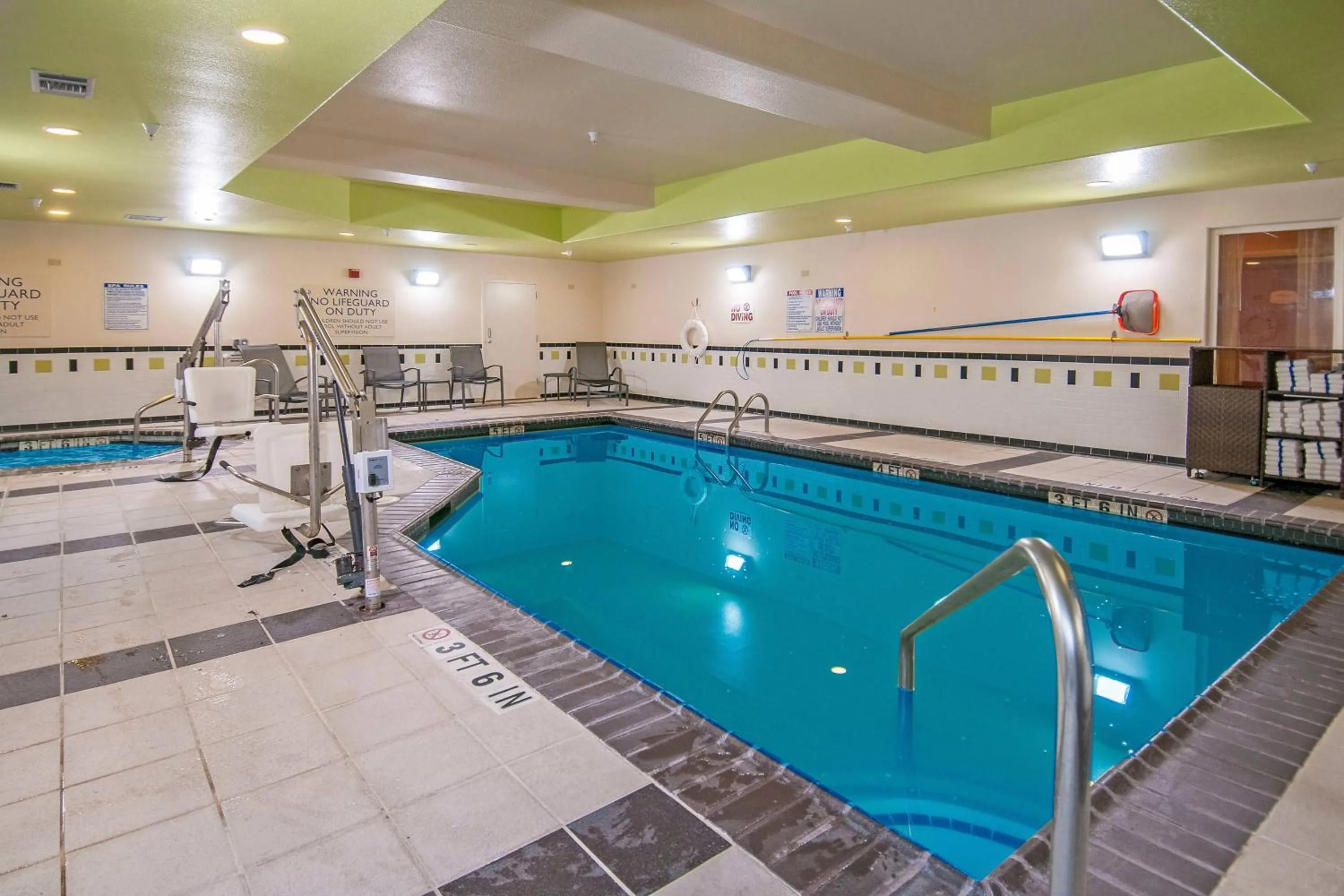 Swimming pool in Fairfield Inn & Suites by Marriott San Antonio North/Stone Oak