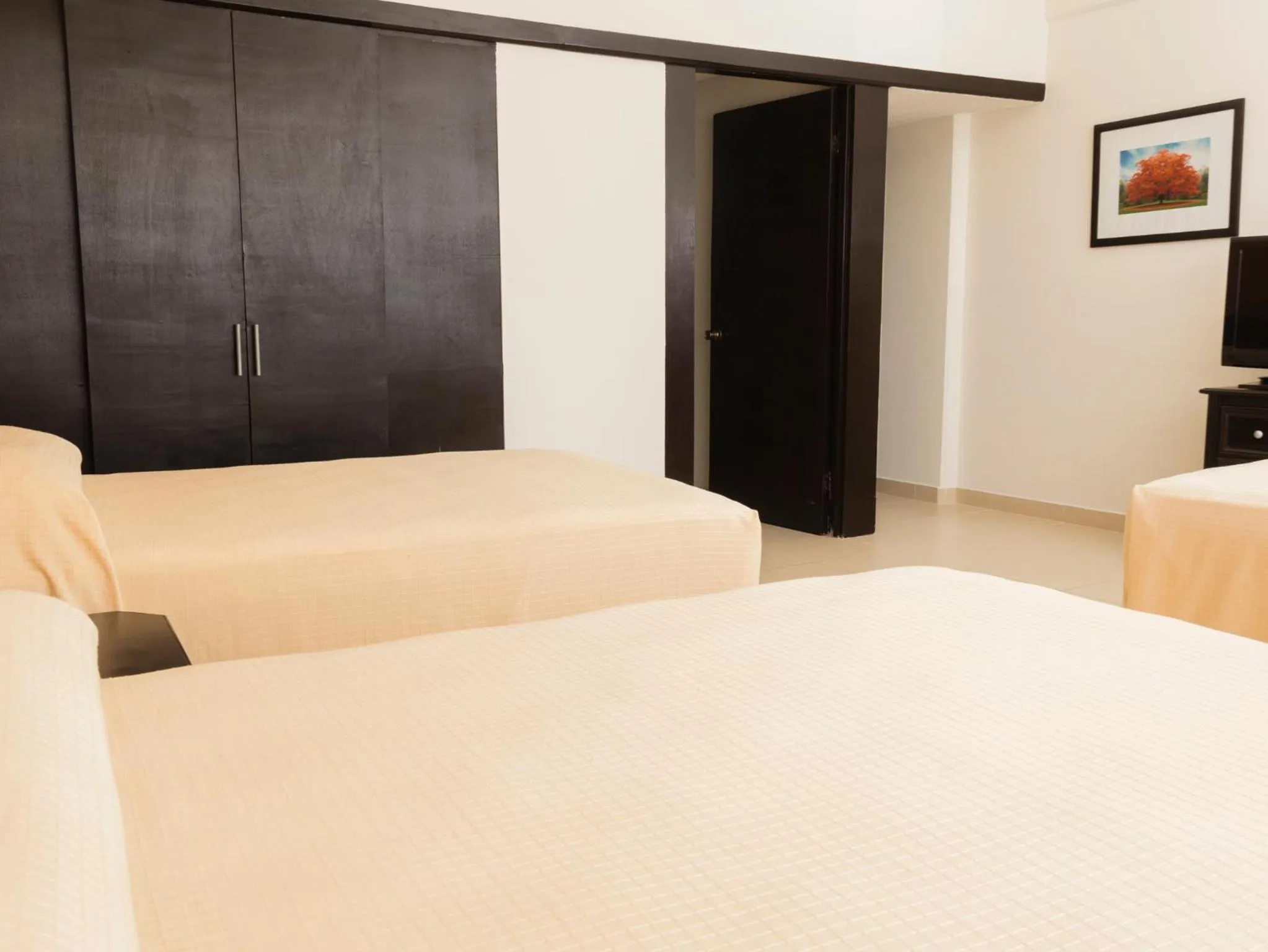 Photo of the whole room, Bed in Hotel Miraflores Villahermosa