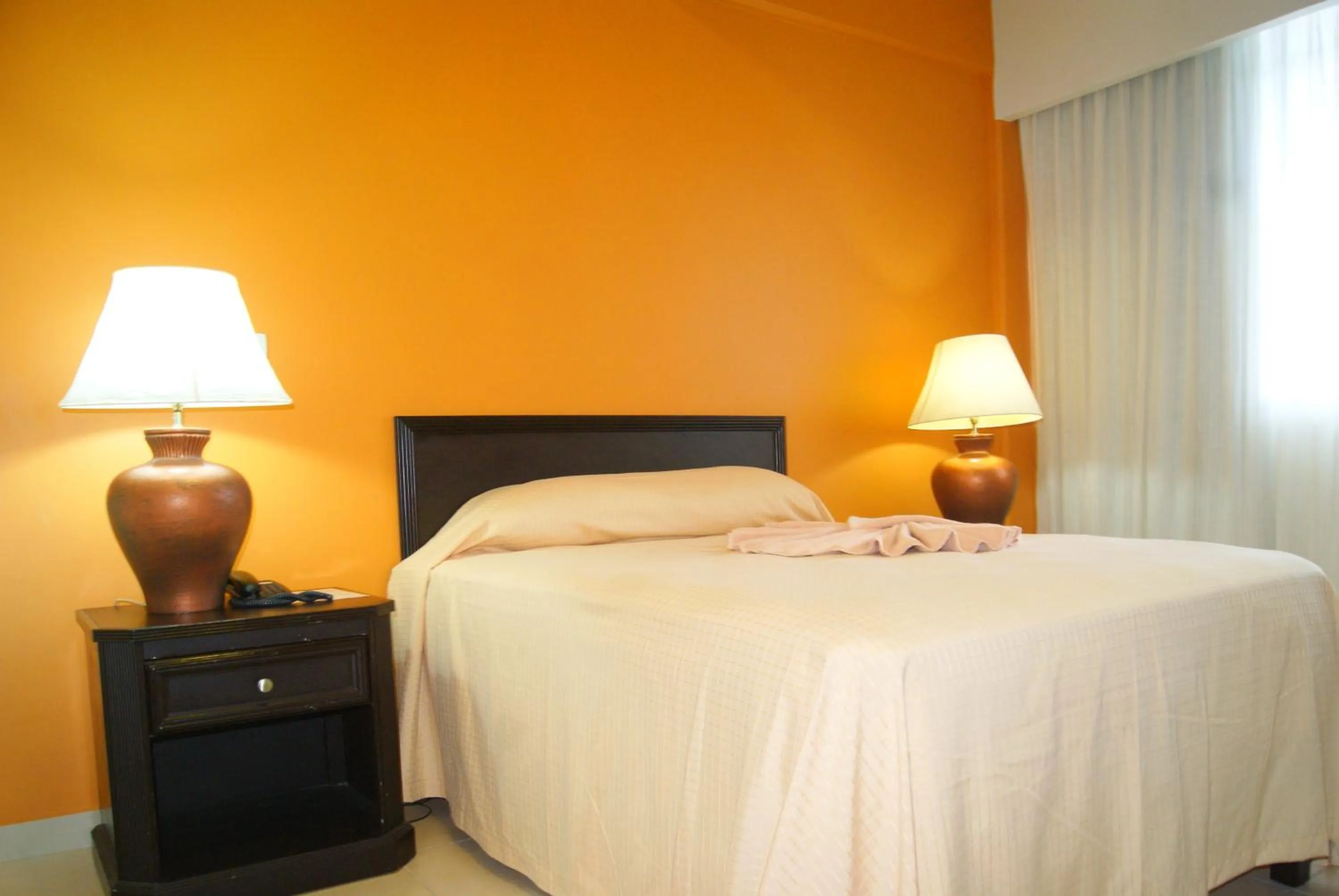 Photo of the whole room, Bed in Hotel Miraflores Villahermosa