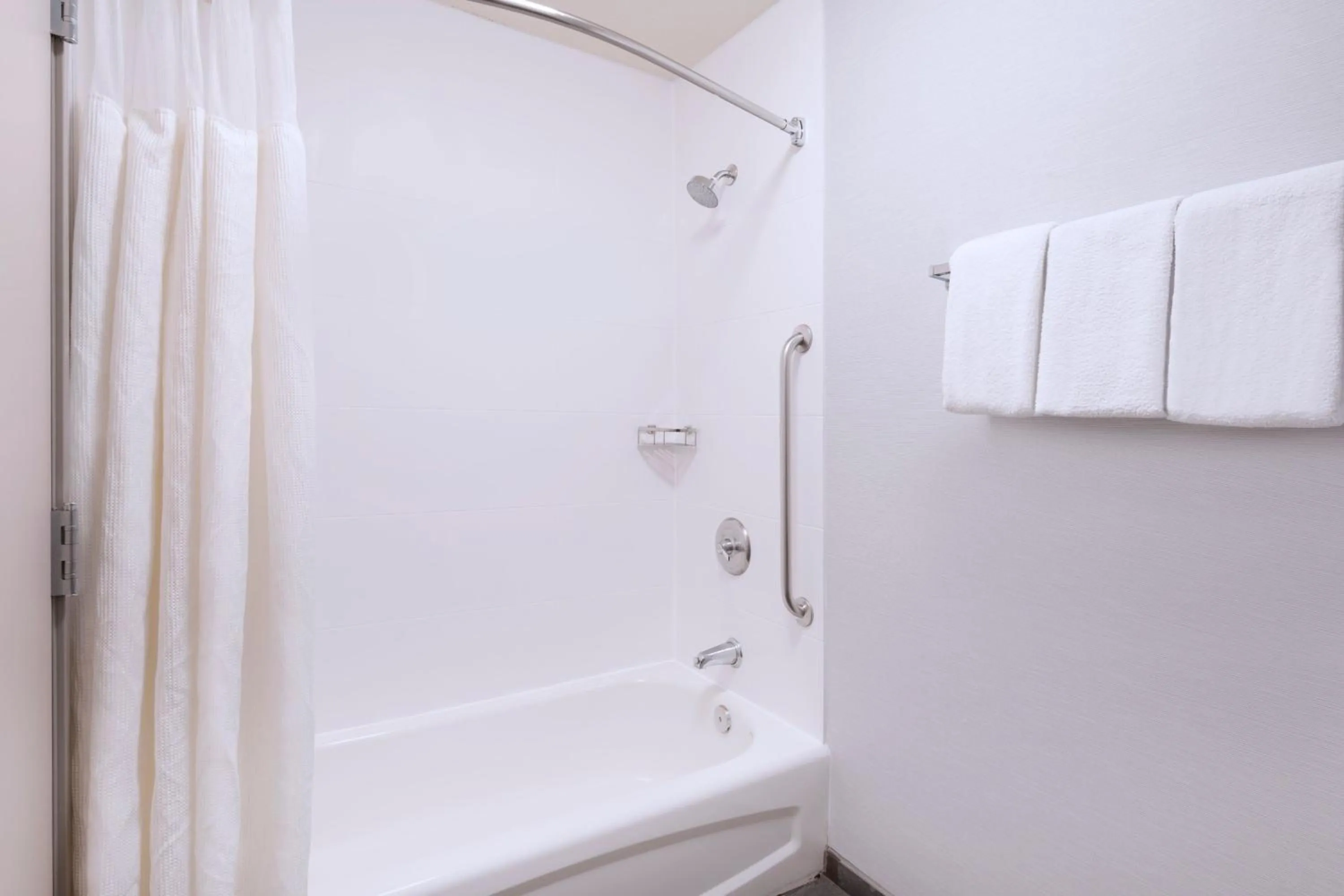 Bathroom in Courtyard Salt Lake City Airport