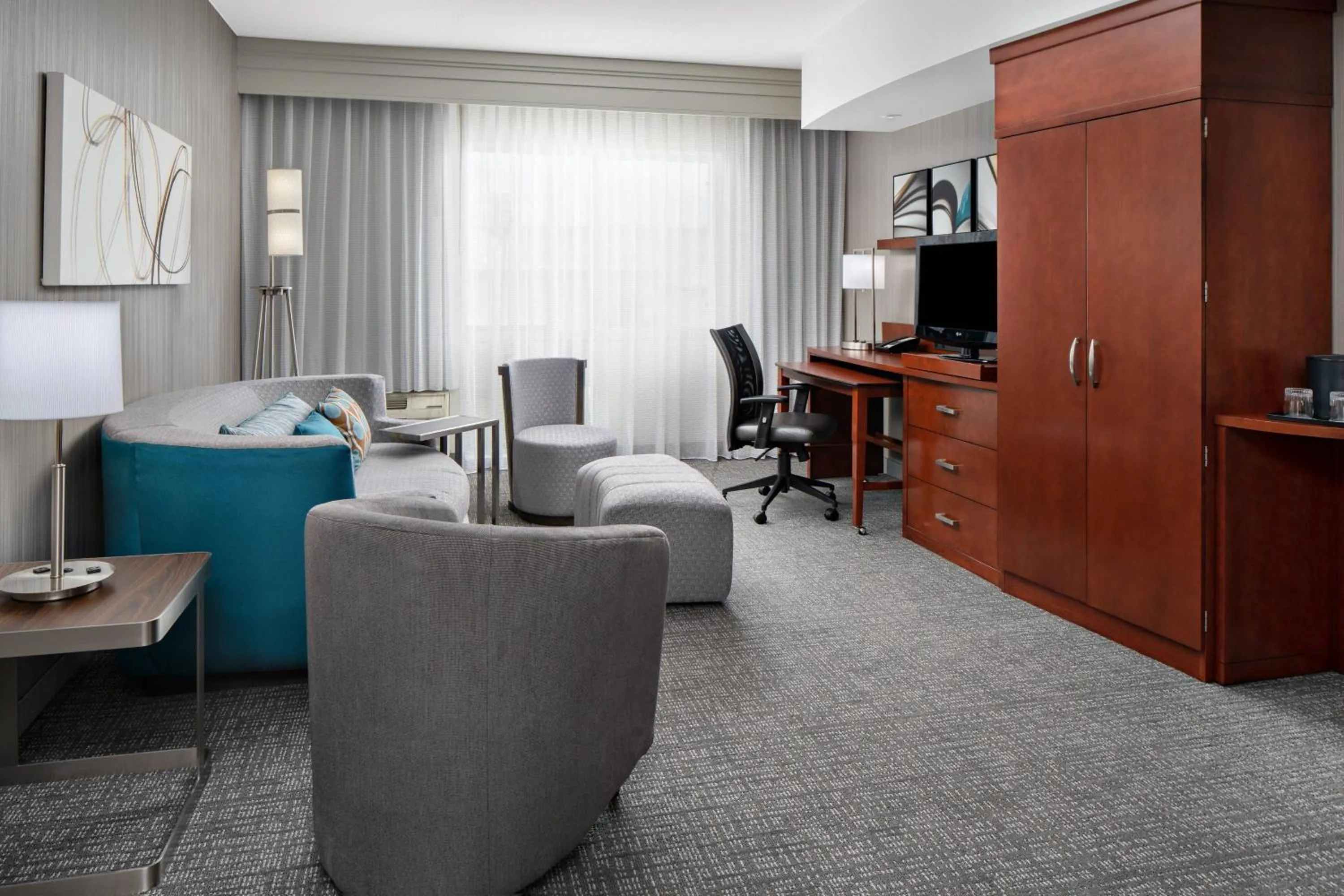 Living room in Courtyard by Marriott Raleigh North/Triangle Town Center