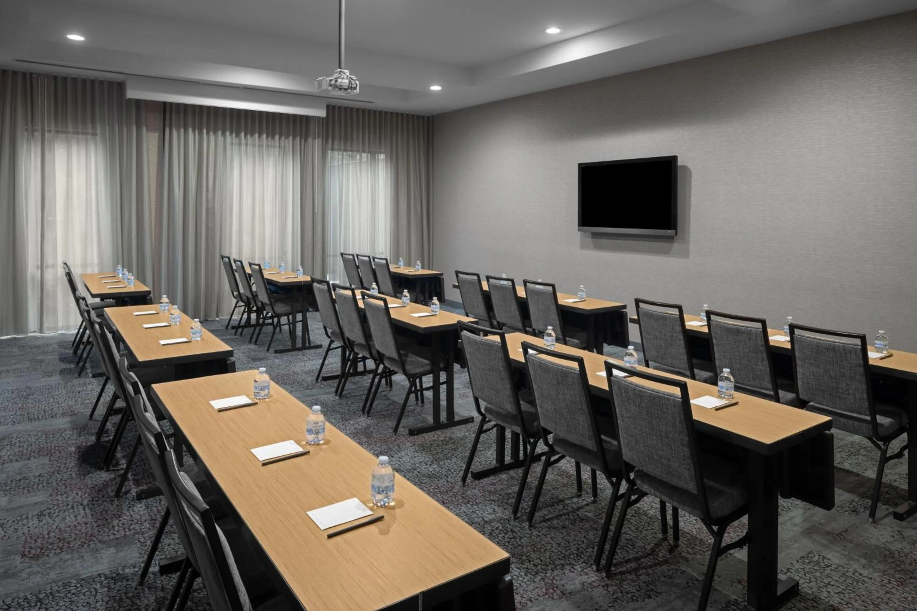 Meeting/conference room in Courtyard by Marriott Raleigh North/Triangle Town Center