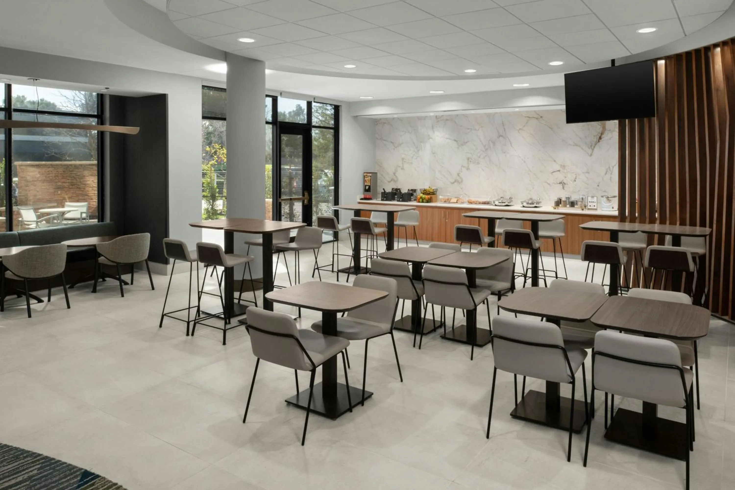 Restaurant/places to eat in SpringHill Suites Irvine John Wayne Airport / Orange County