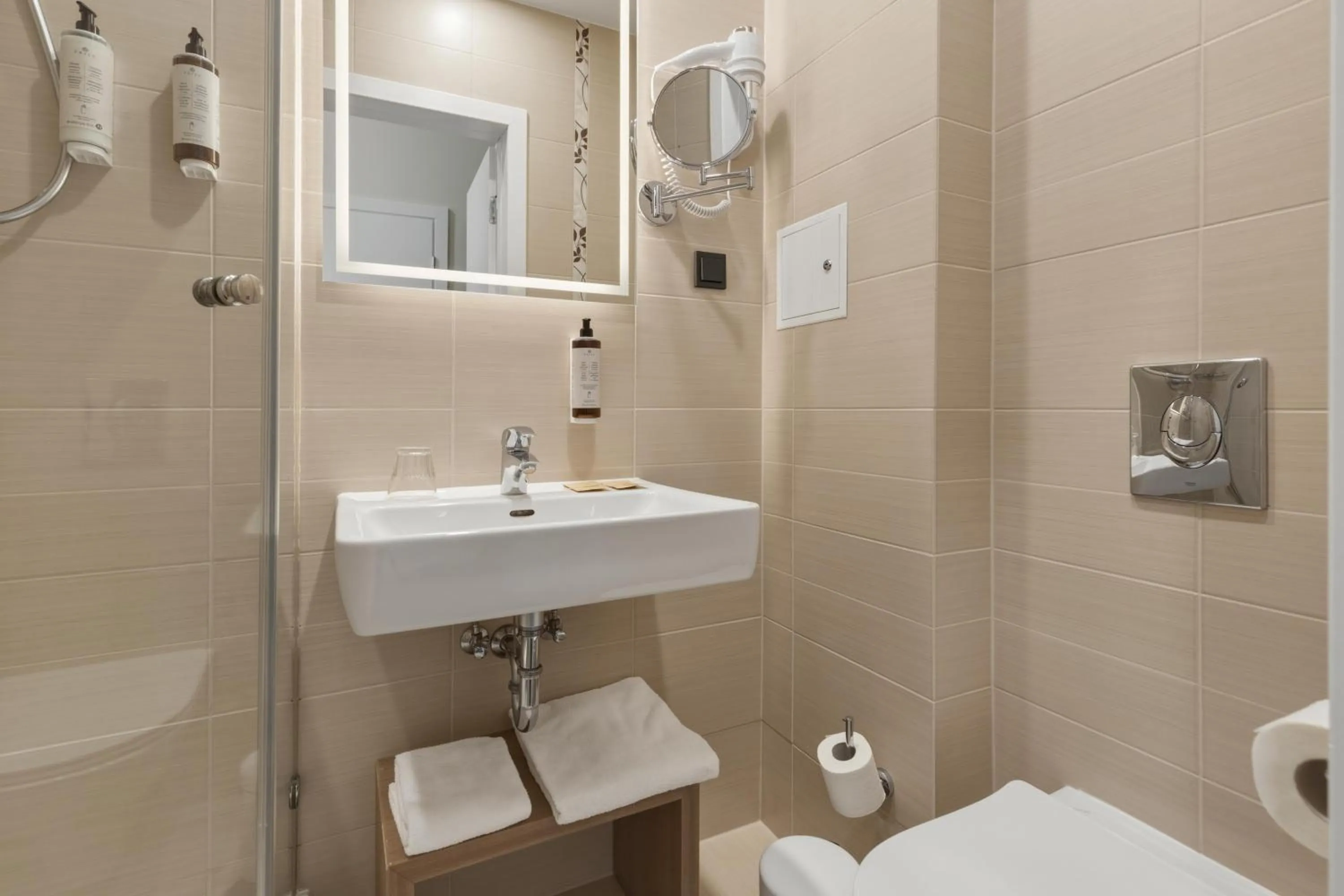 Bathroom in City Hotels Algirdas