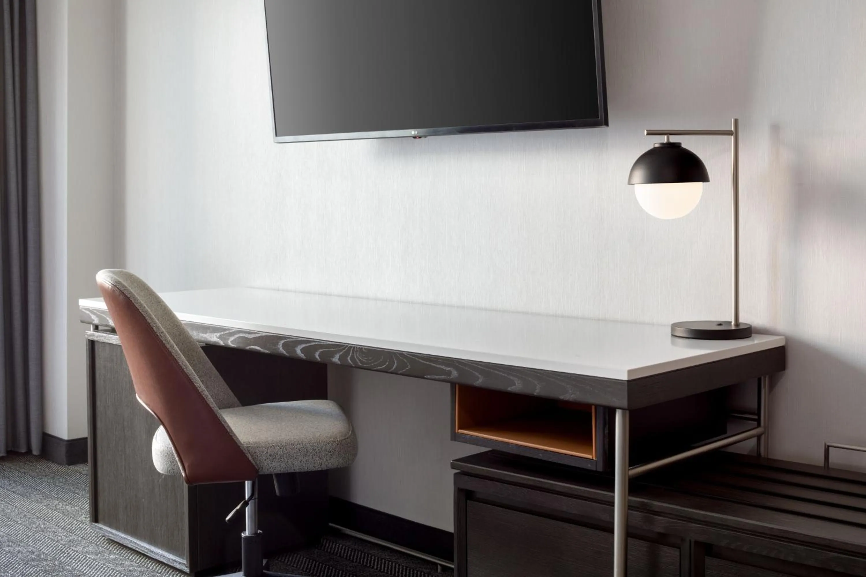 Photo of the whole room in Courtyard by Marriott Stamford Downtown