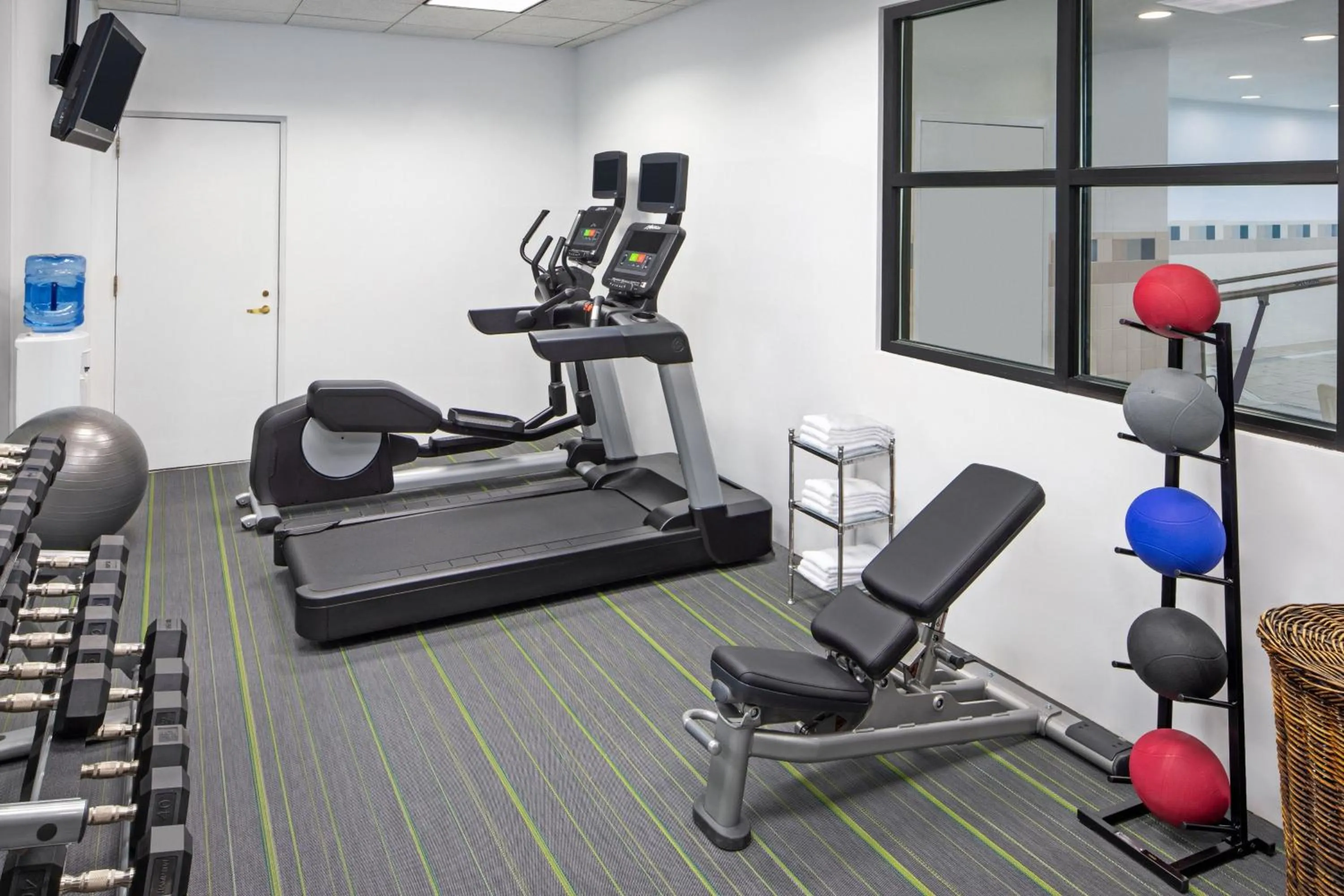 Fitness centre/facilities in Courtyard by Marriott Stamford Downtown