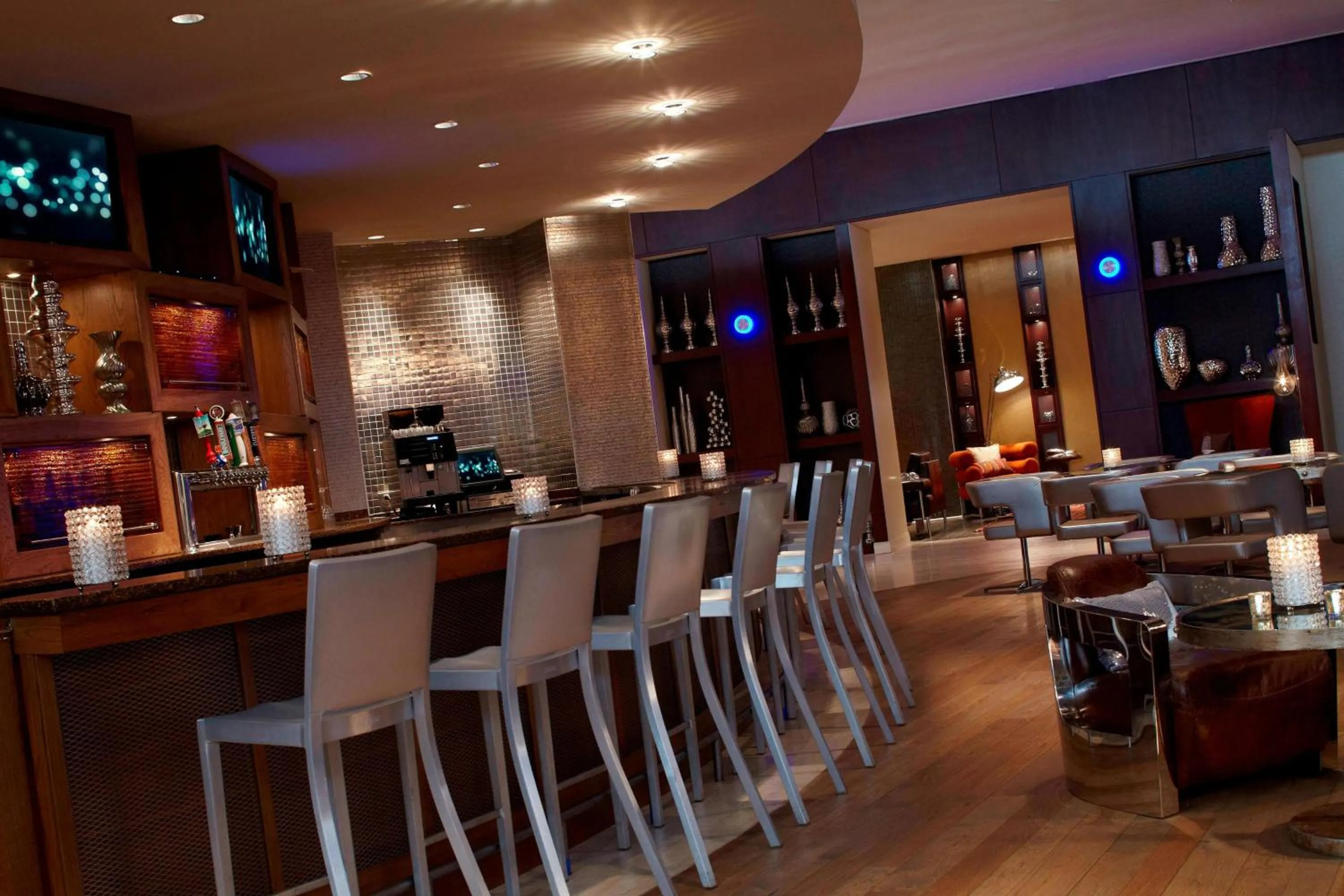 Restaurant/places to eat in Renaissance St. Louis Airport Hotel