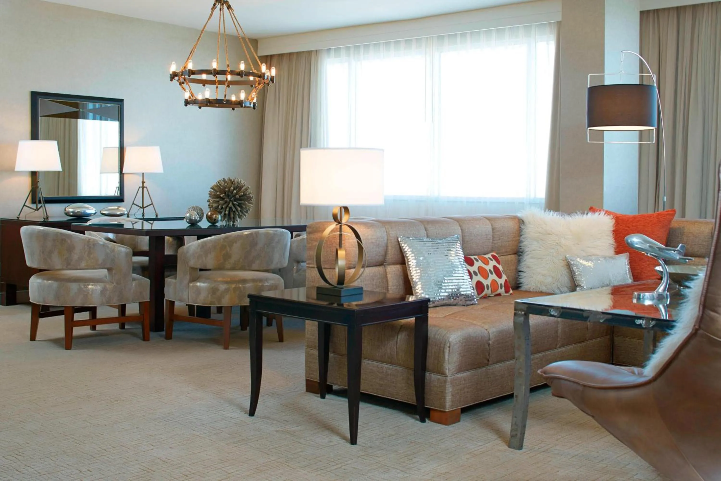 Bedroom in Renaissance St. Louis Airport Hotel