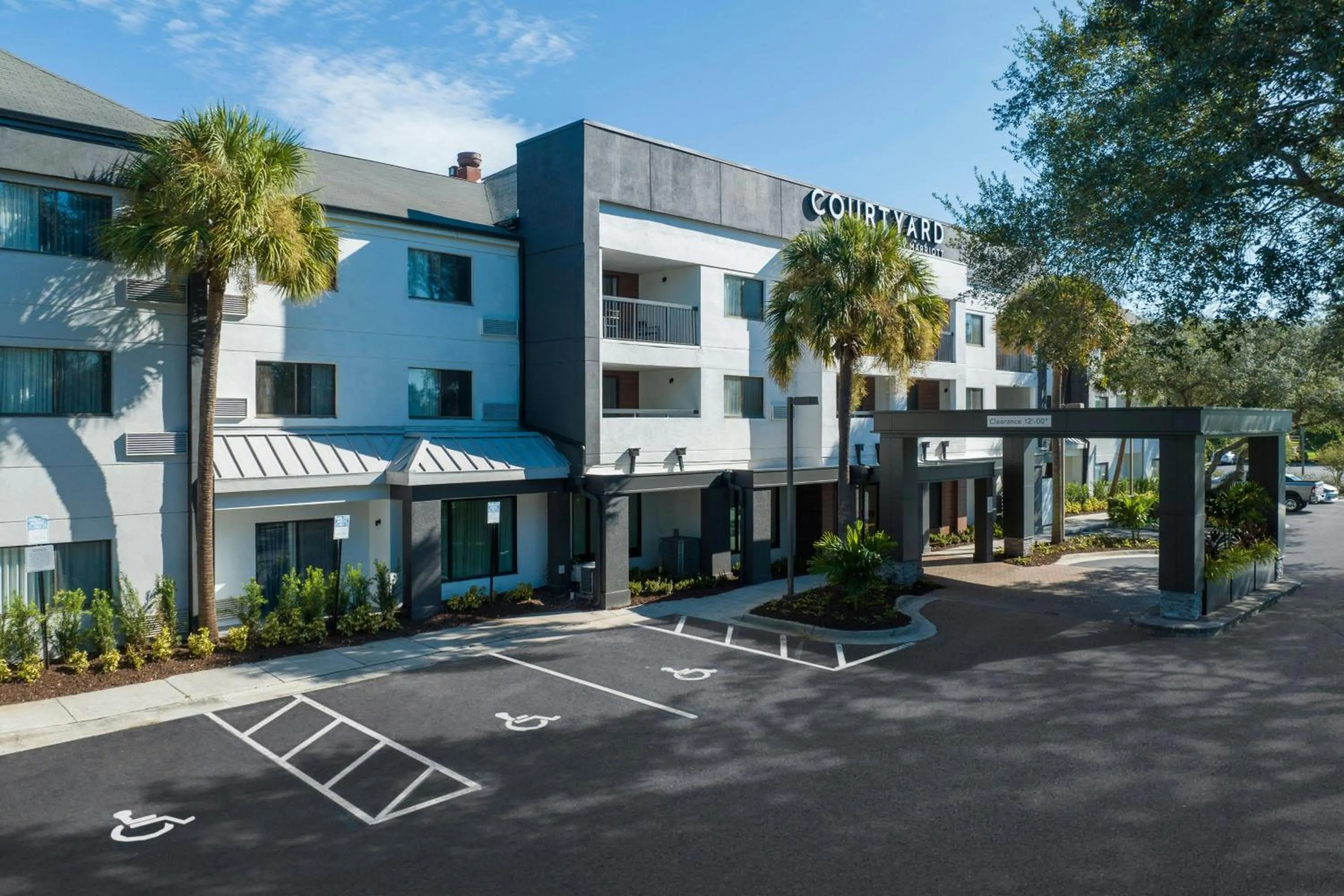 Property building in Courtyard Tampa North / I-75 Fletcher