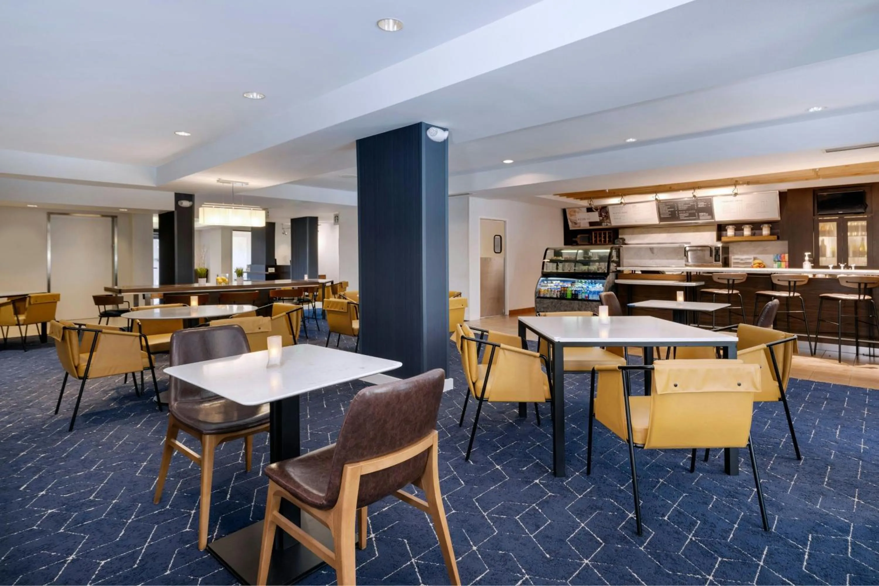 Restaurant/places to eat in Courtyard Tampa North / I-75 Fletcher