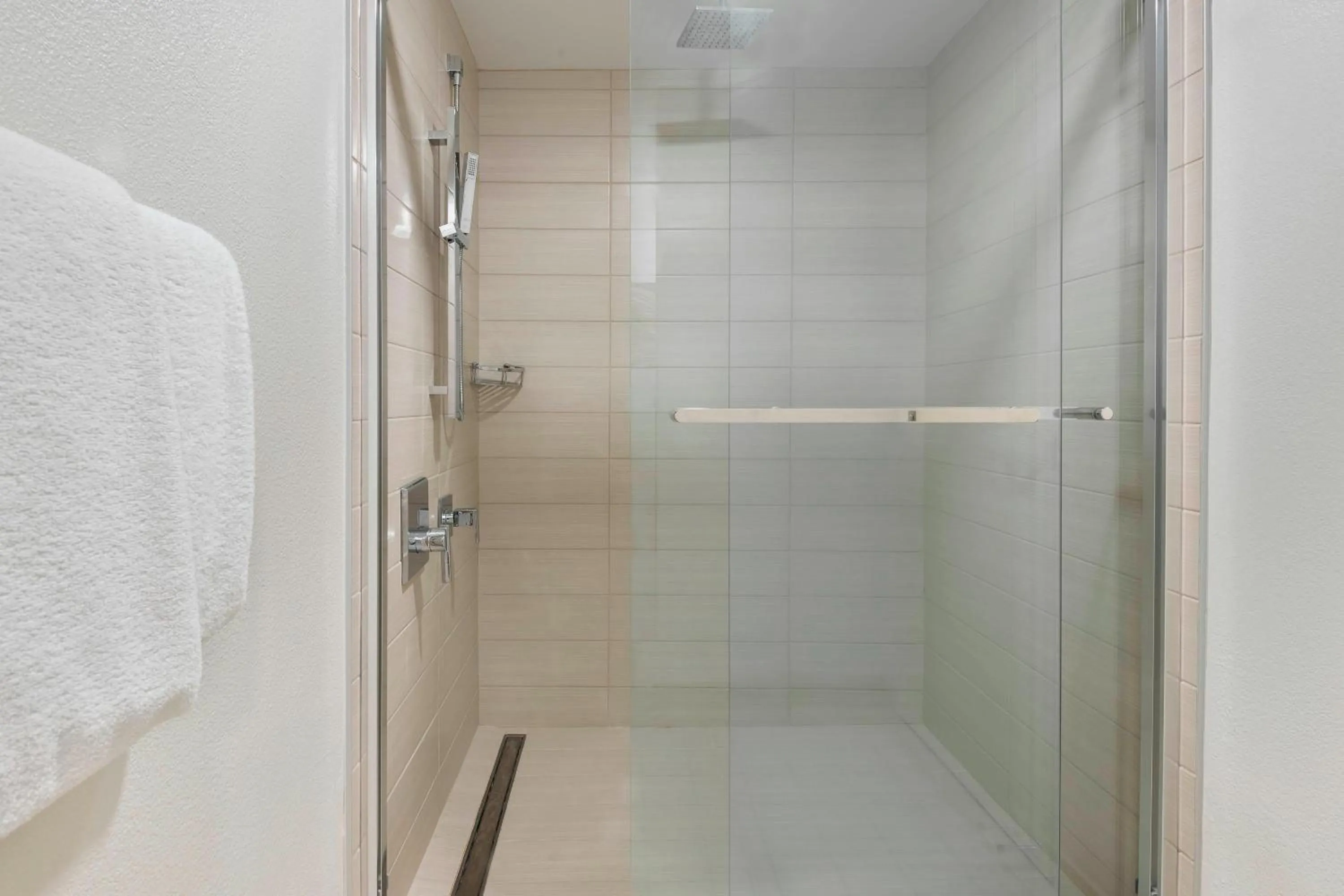 Bathroom in Courtyard Tampa Downtown