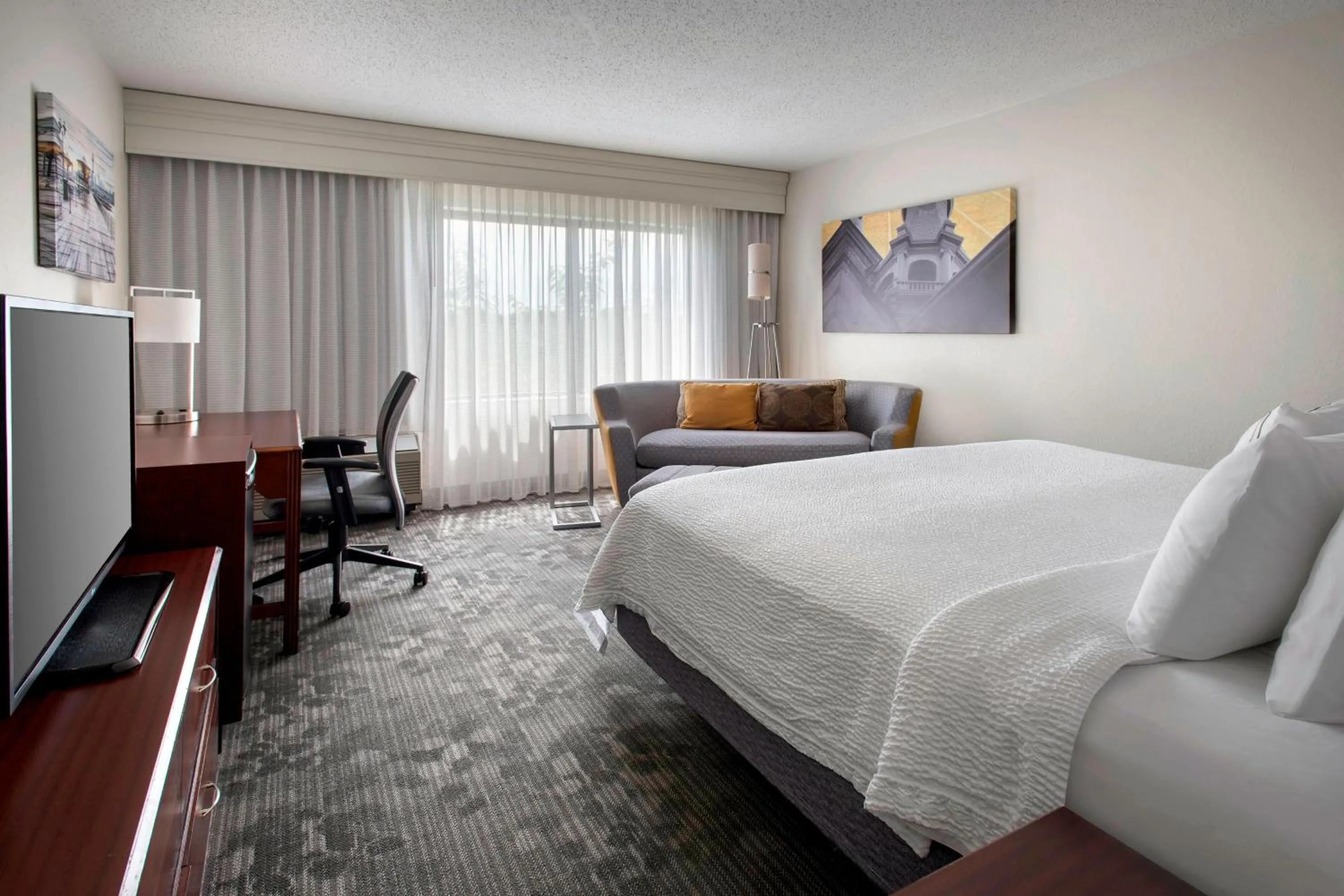 Photo of the whole room, Bed in Courtyard by Marriott Princeton