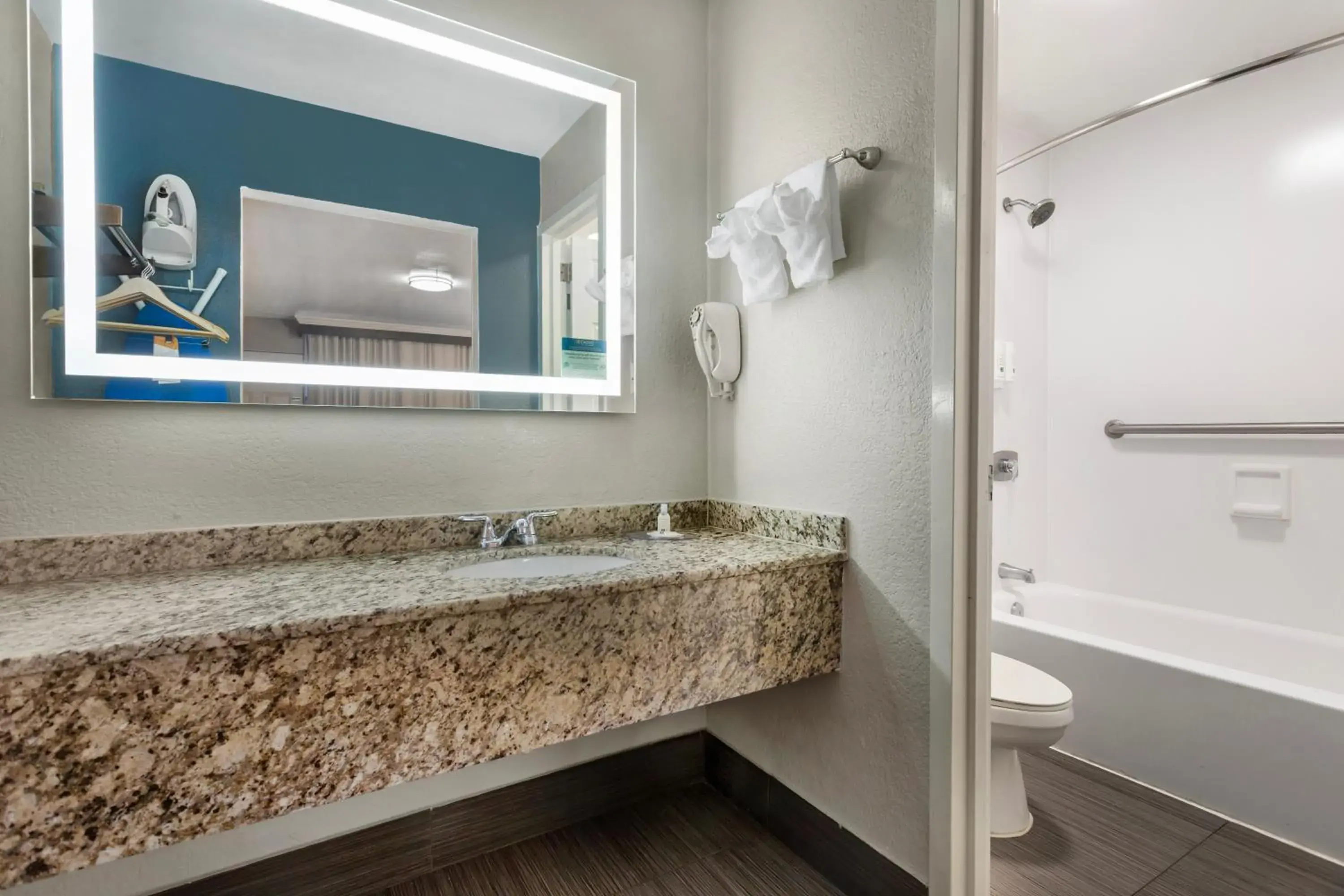 Deluxe King Room in Quality Inn and Conference Center Tampa-Brandon Deluxe King Room in Quality Inn and Conference Center Tampa-Brandon