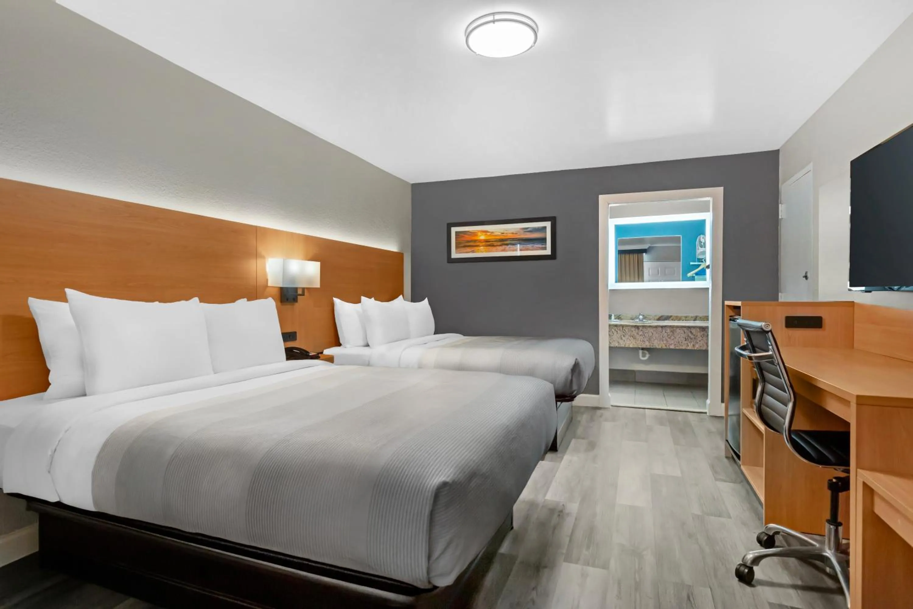 Bed in Quality Inn and Conference Center Tampa-Brandon