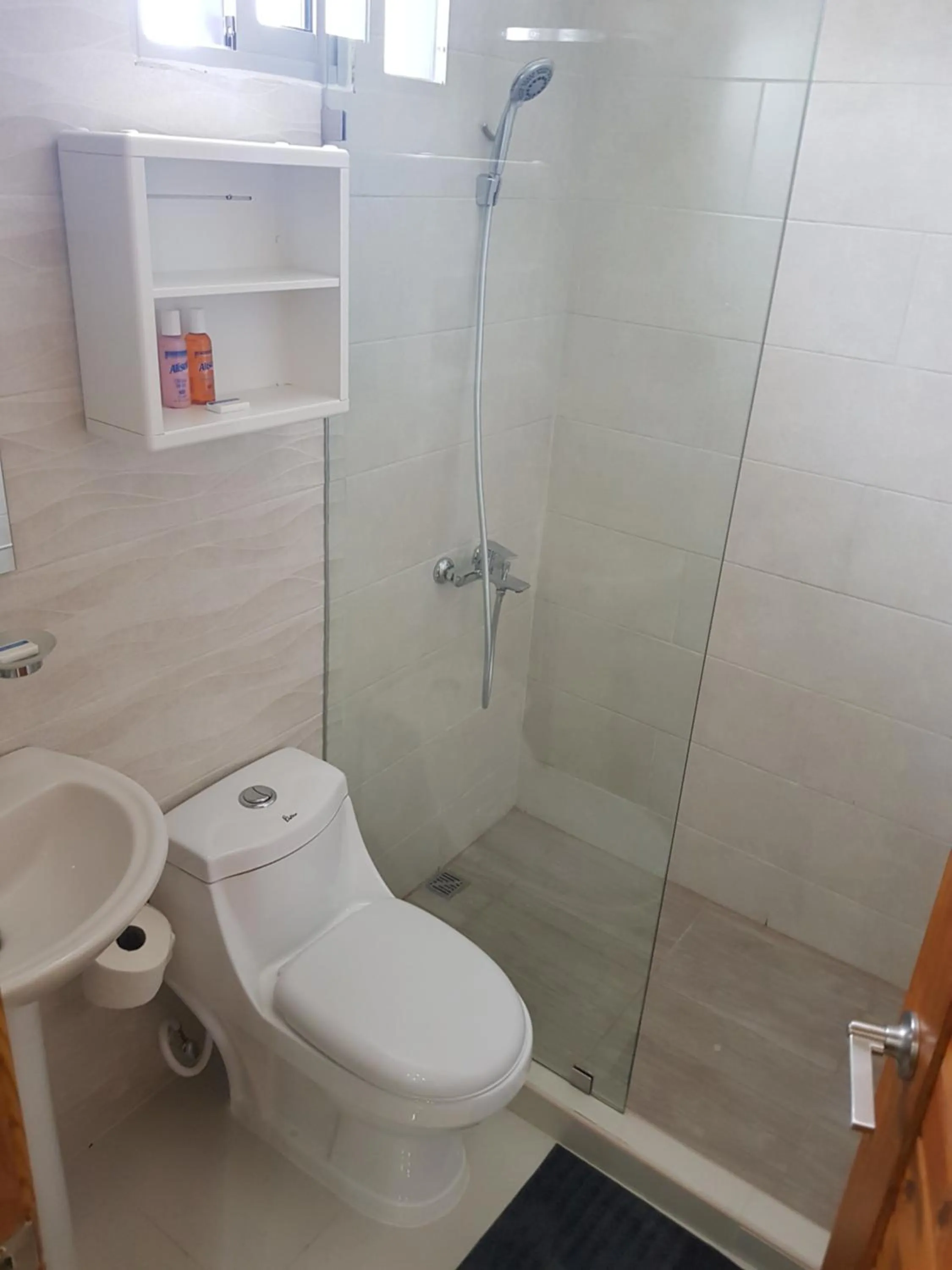 Shower in KSL Residence