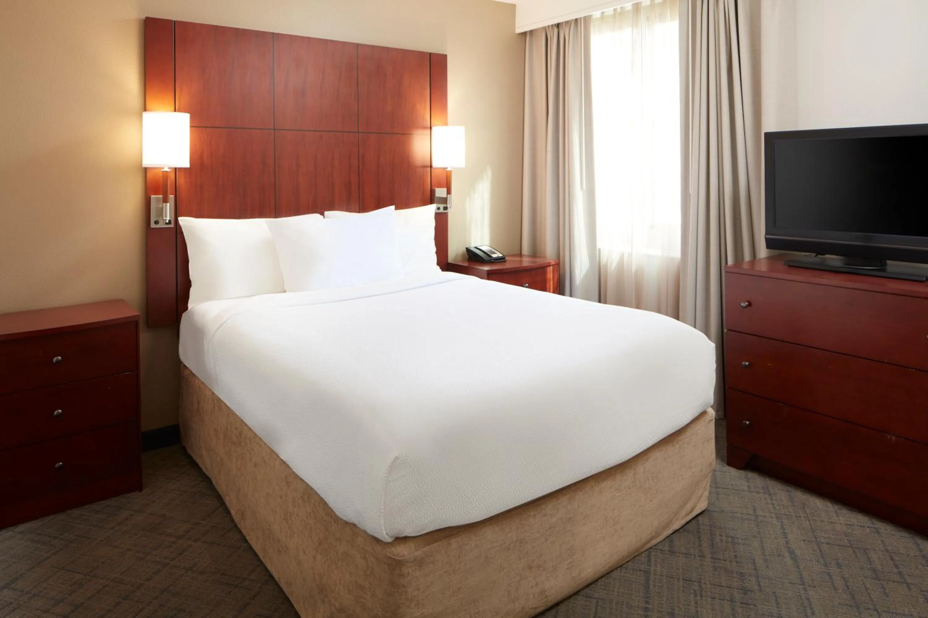 Bed in Residence Inn Arlington Courthouse