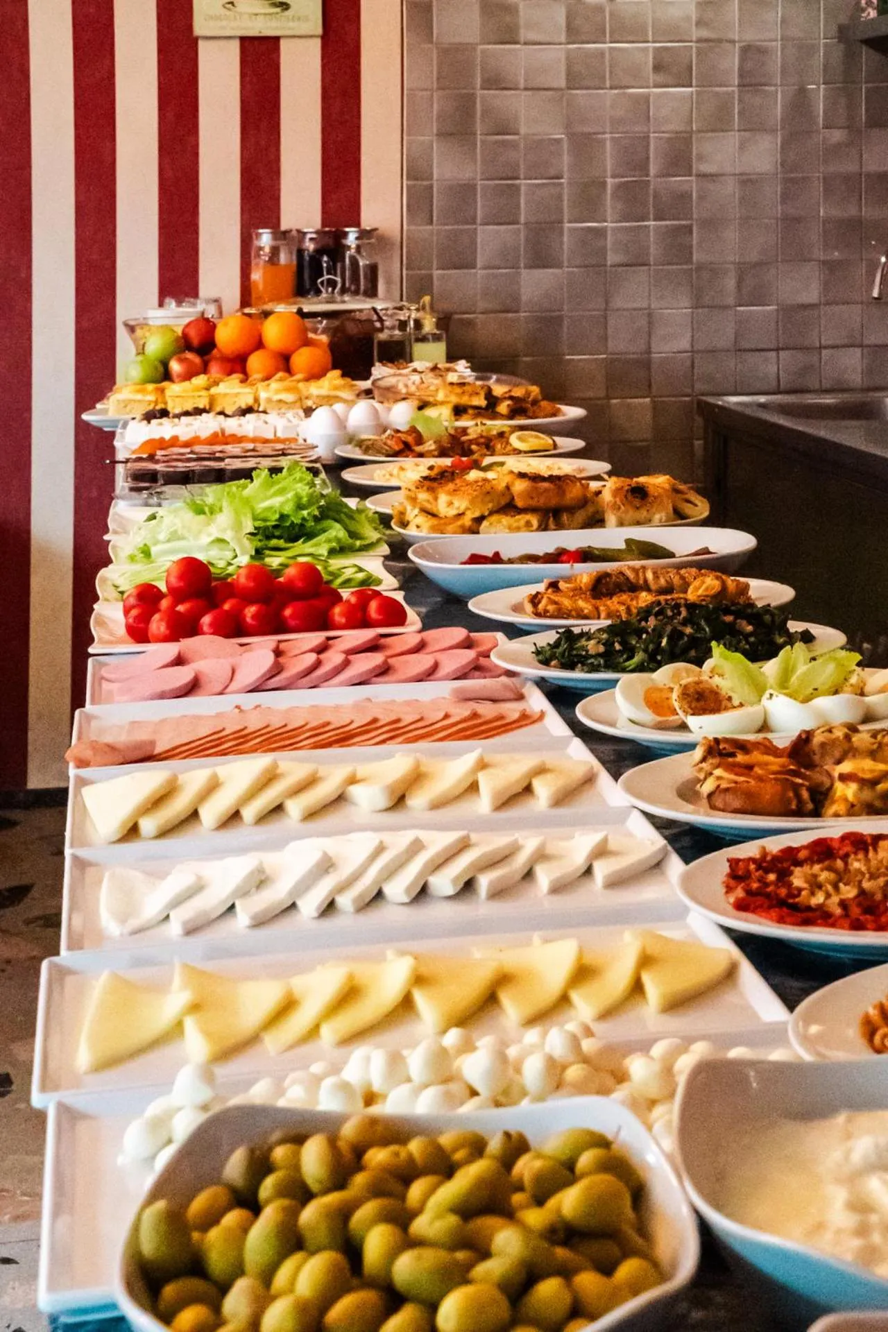 Buffet breakfast in Sublime Porte Hotel