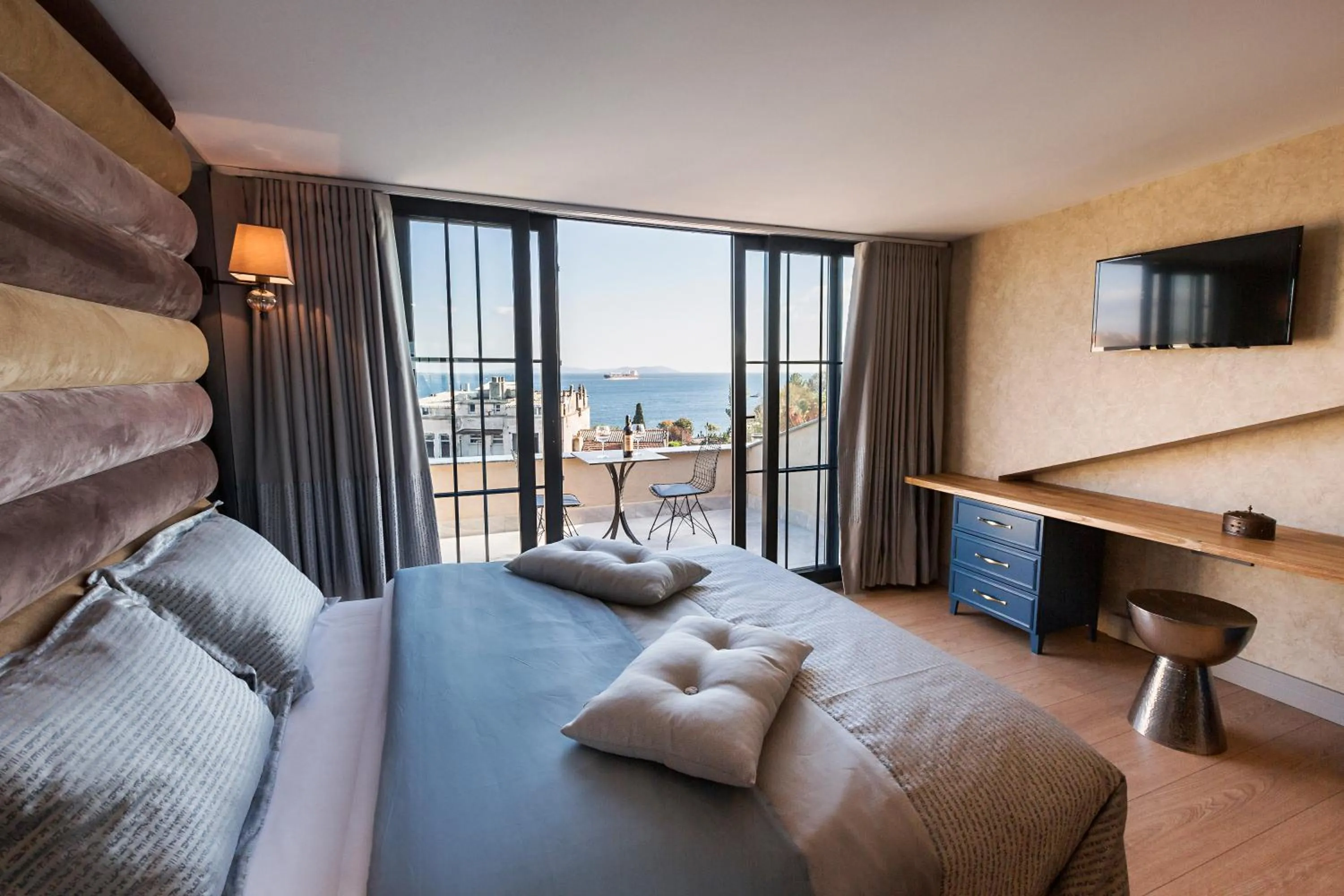 Bed in Sublime Porte Hotel