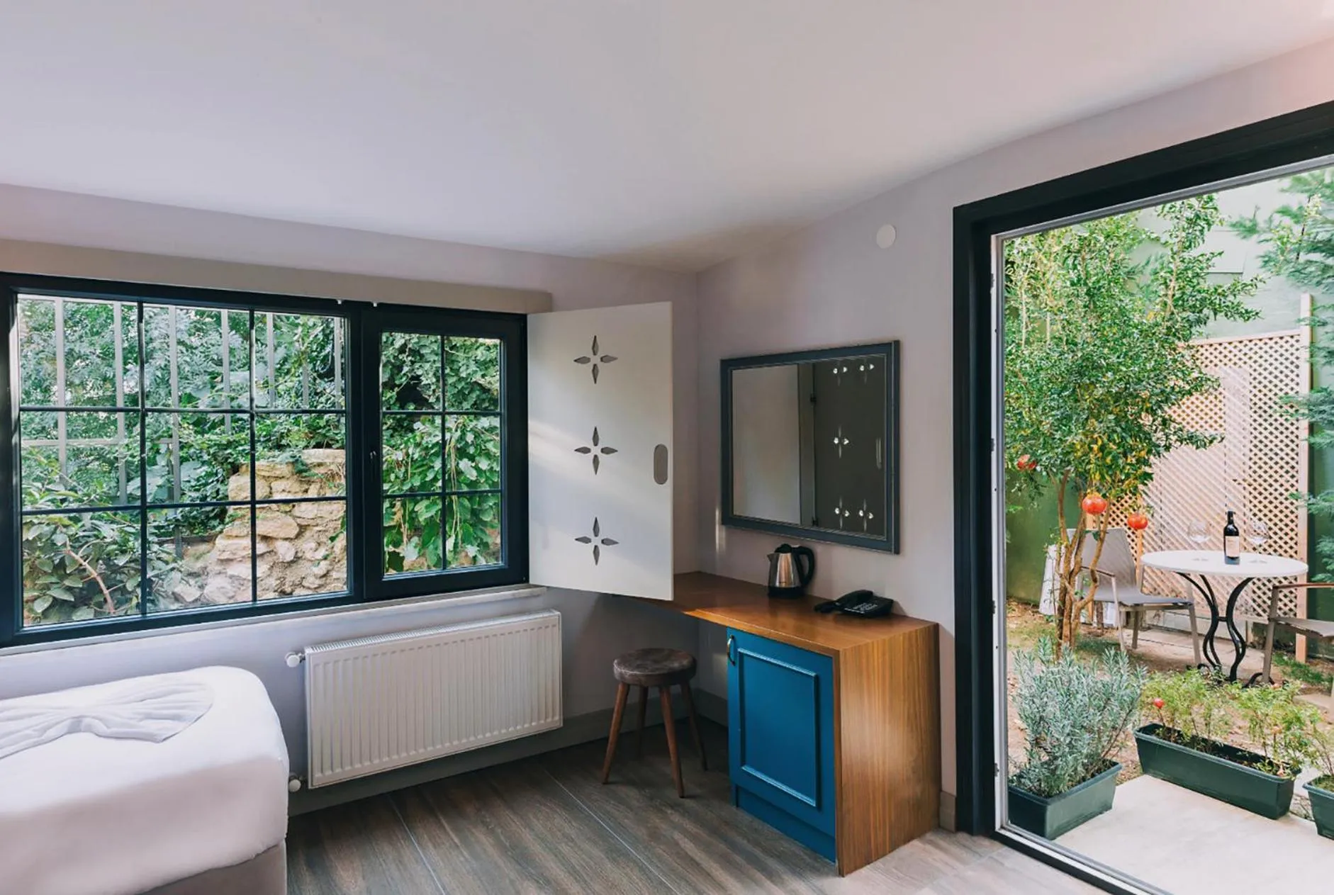 Bed in Sublime Porte Hotel