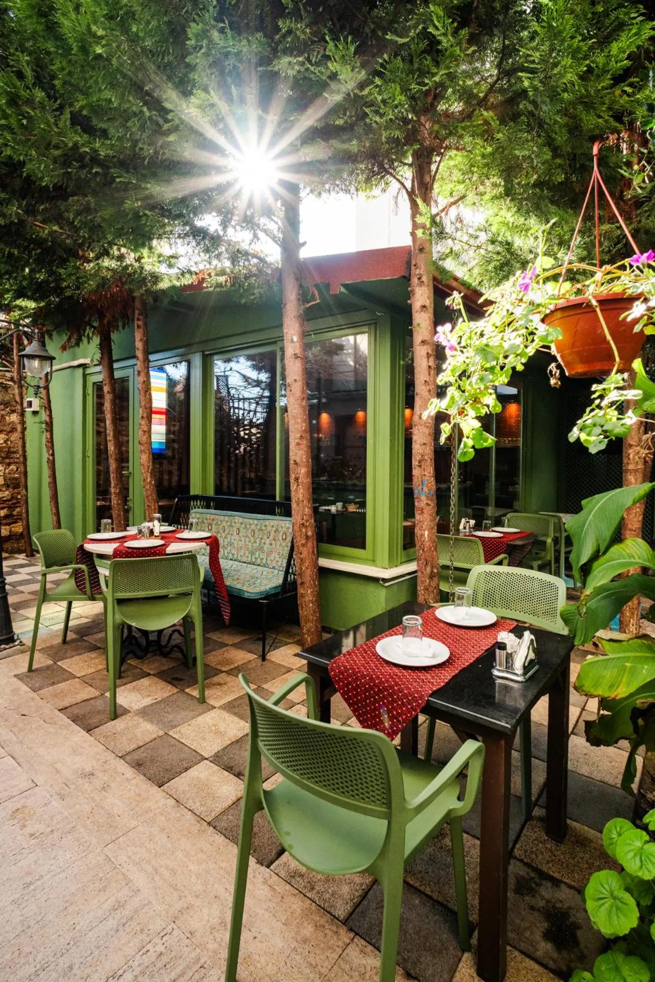 Restaurant/places to eat in Sublime Porte Hotel