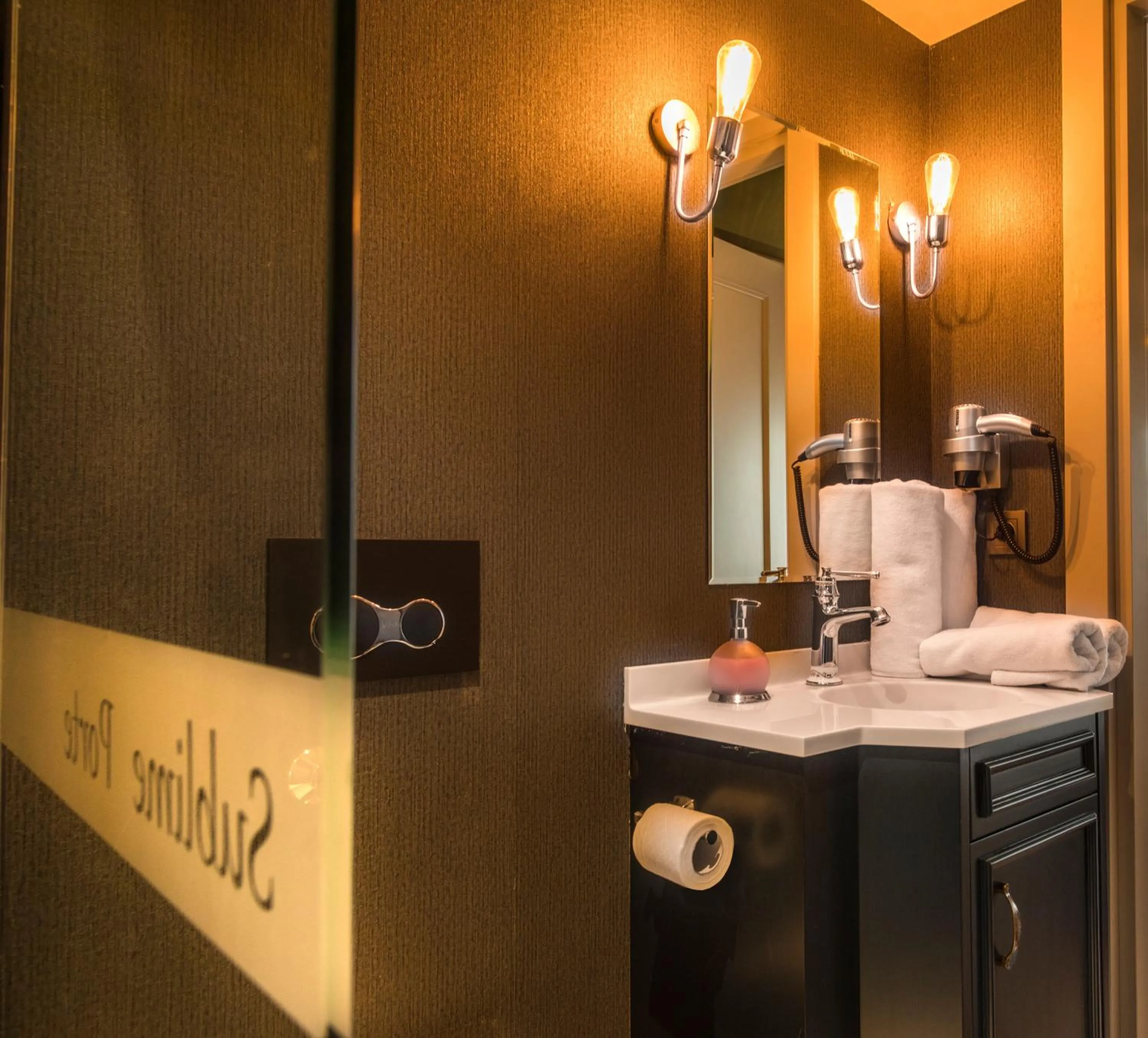 Bathroom in Sublime Porte Hotel