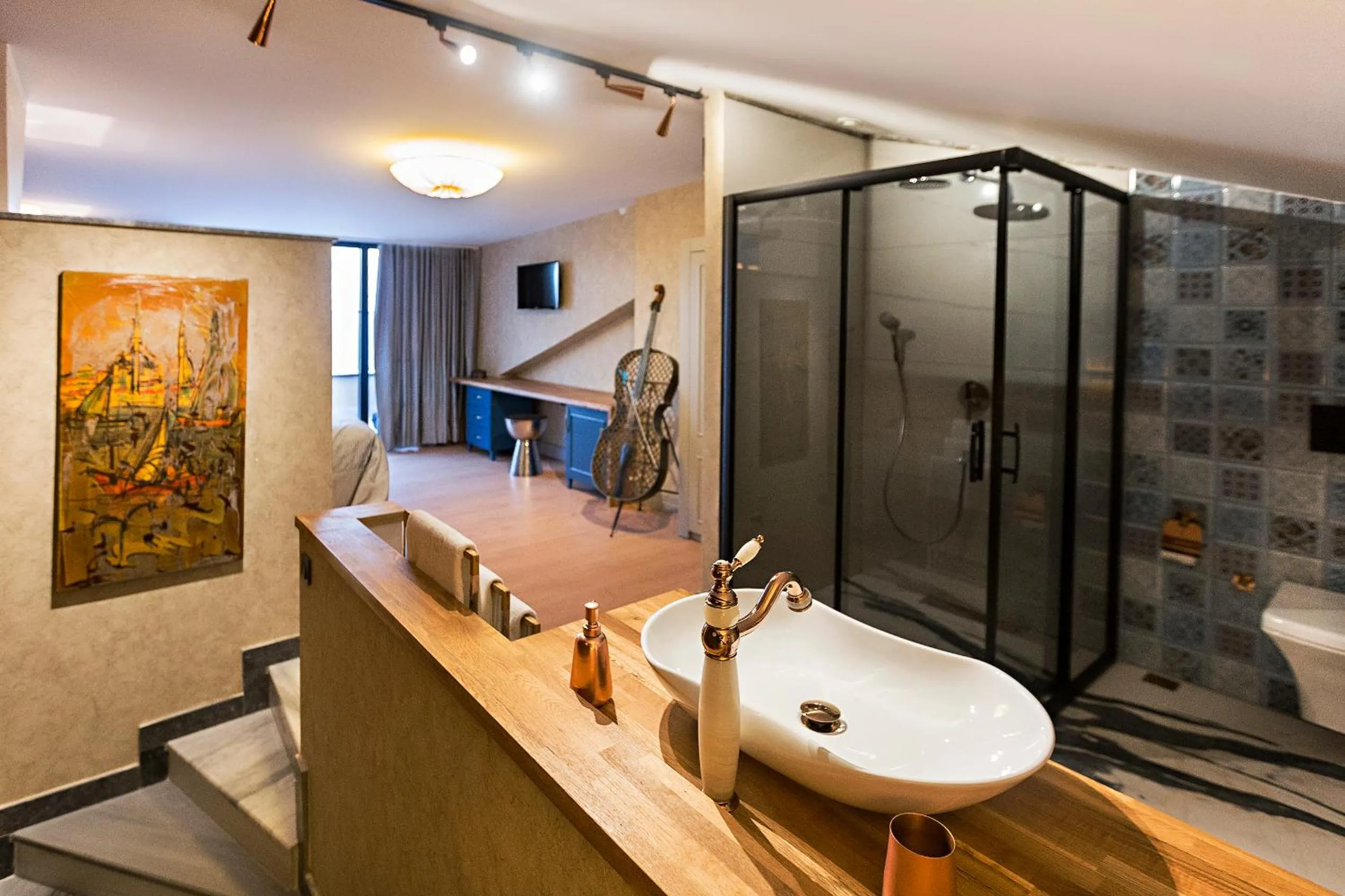 Shower in Sublime Porte Hotel