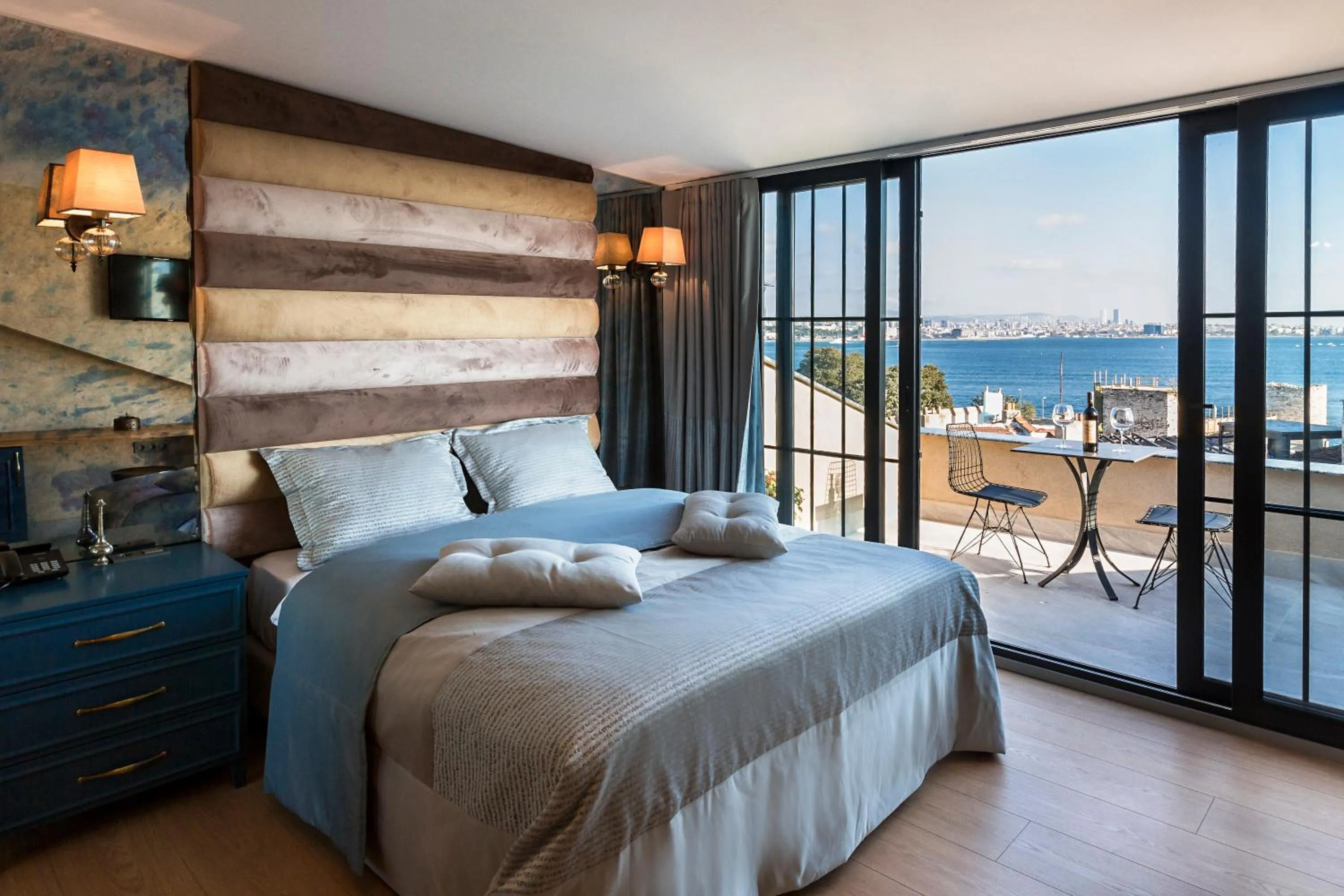 Bed in Sublime Porte Hotel