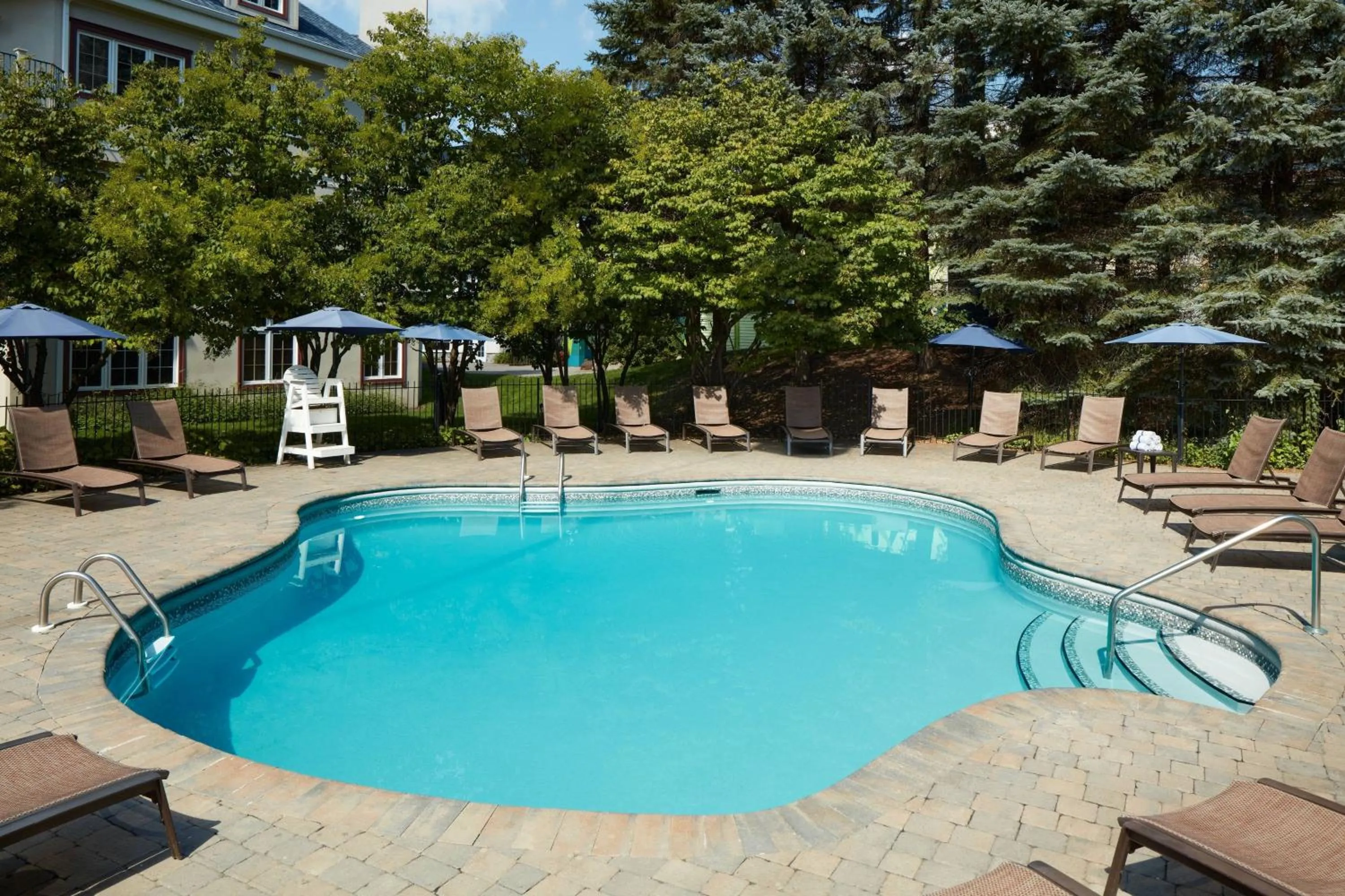 Swimming pool in Residence Inn by Marriott Mont Tremblant Manoir Labelle