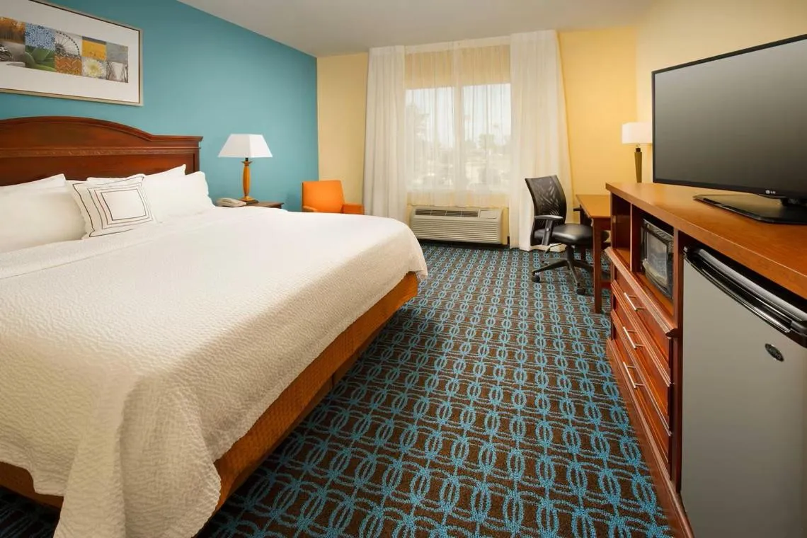 Bed in Fairfield Inn & Suites by Marriott Waco North