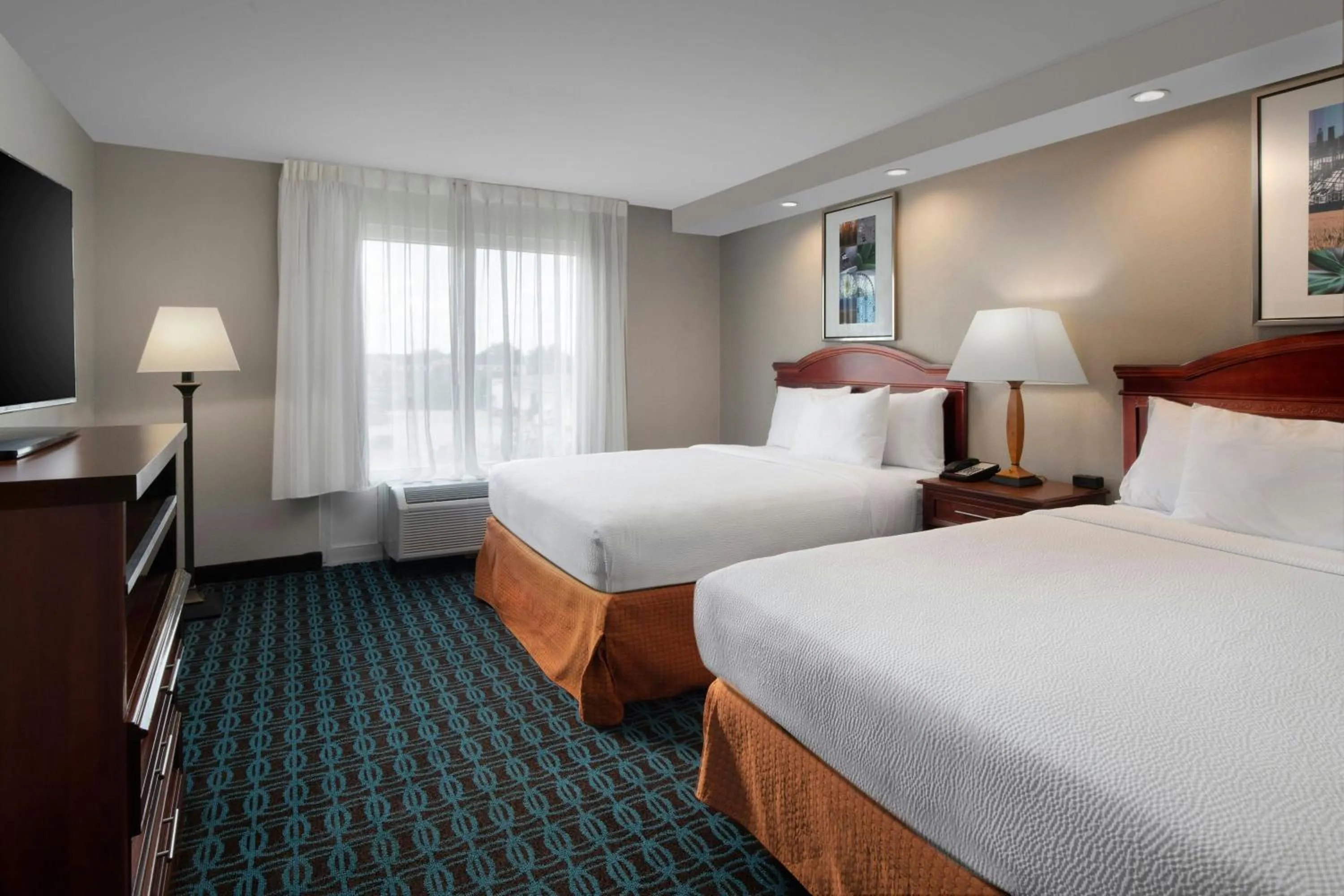 Photo of the whole room, Bed in Fairfield Inn & Suites by Marriott Waco North