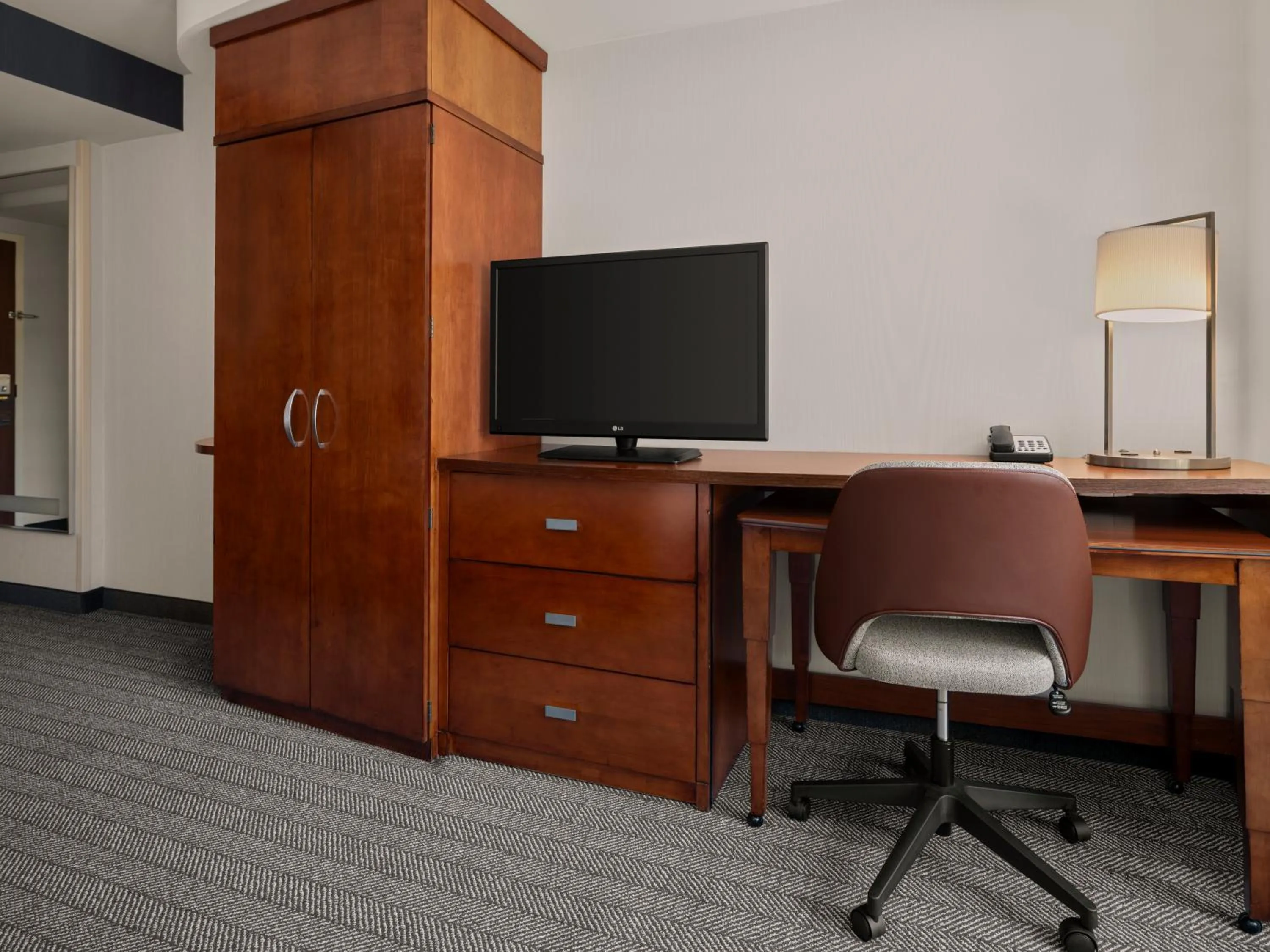 TV and multimedia in Courtyard by Marriott Halifax Downtown